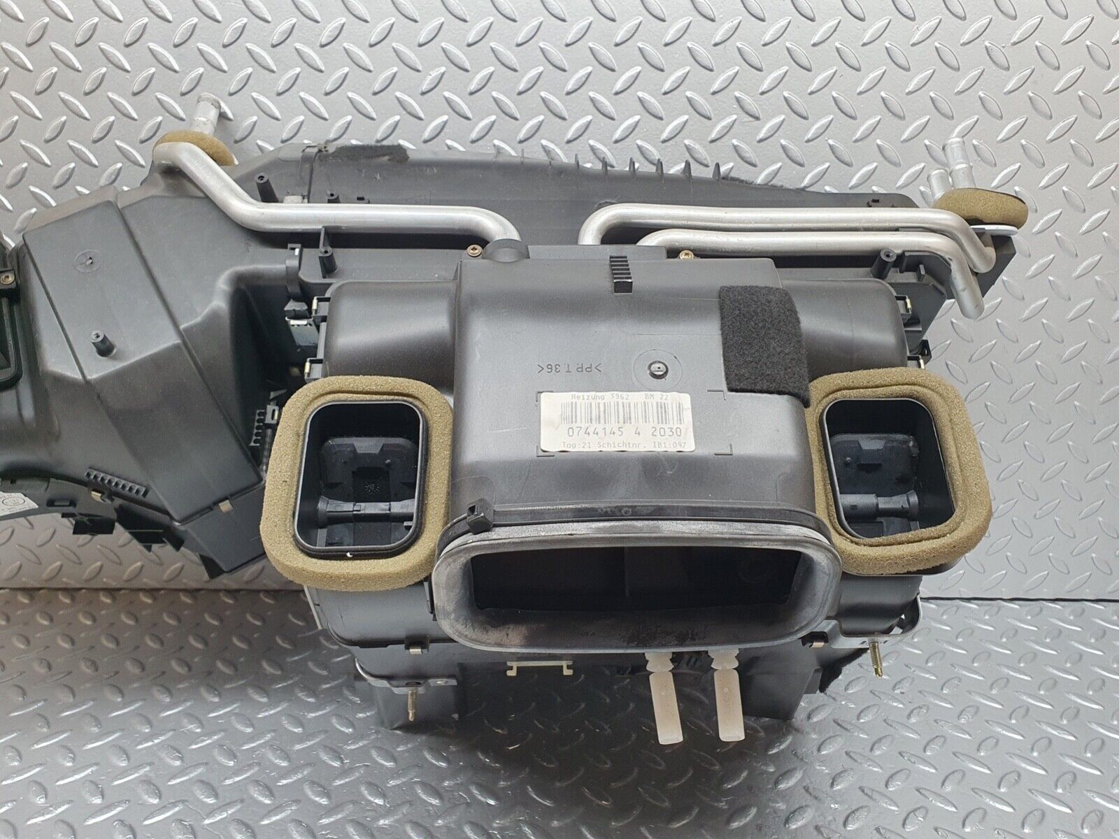 41995 Mercedes-Benz W202 C200 Heater Box Blower Housing Valeo 2028303962