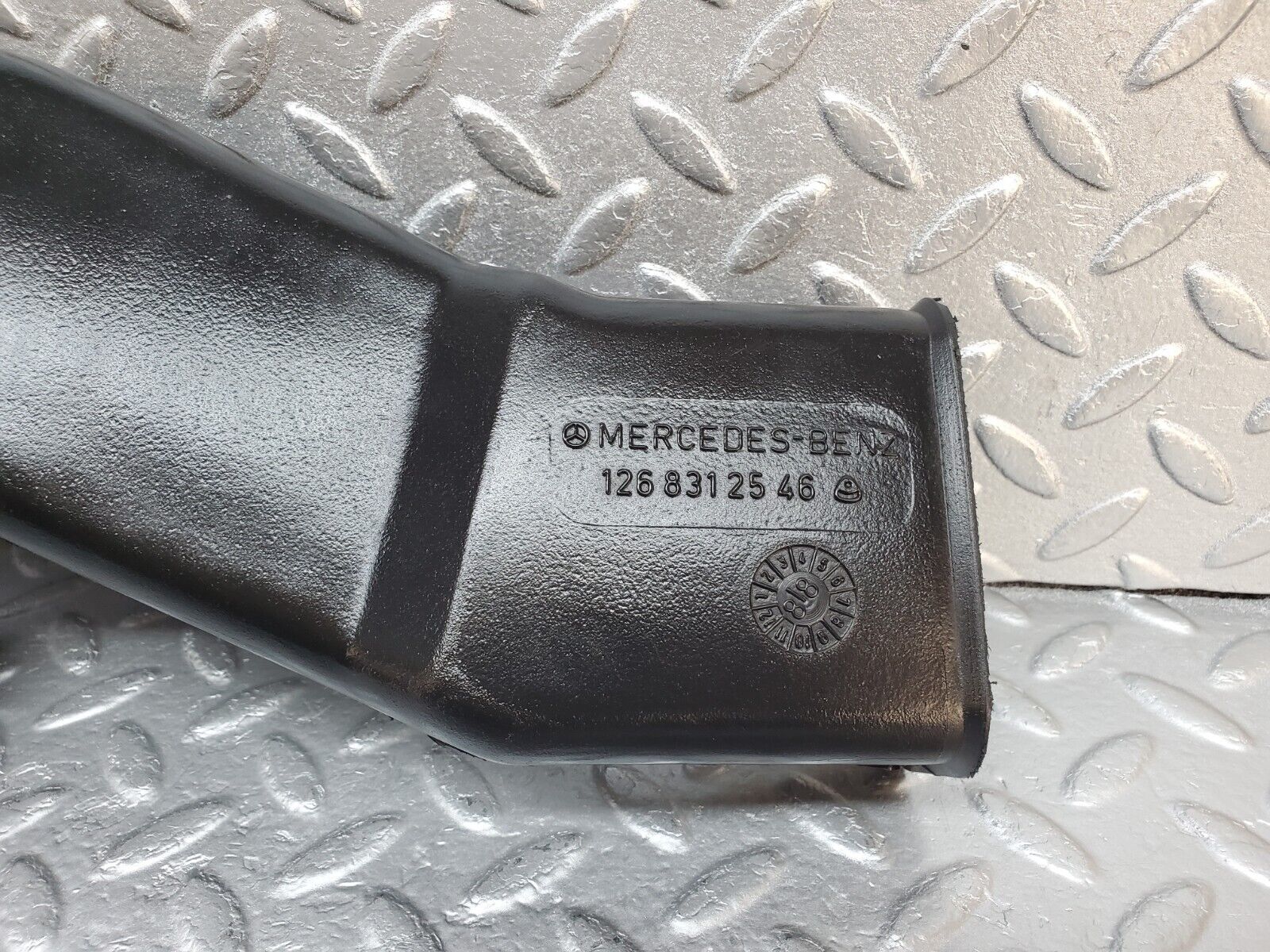 45927 Mercedes-Benz W126 420SE Dashboard Air Duct Right 1268312546