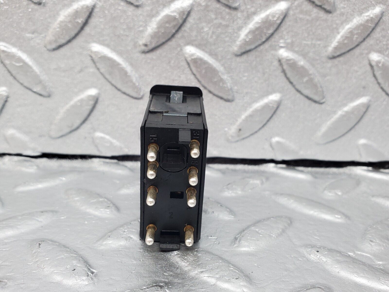 45664 Mercedes-Benz W126 420SE Hazard Warning Light Switch 0008209010