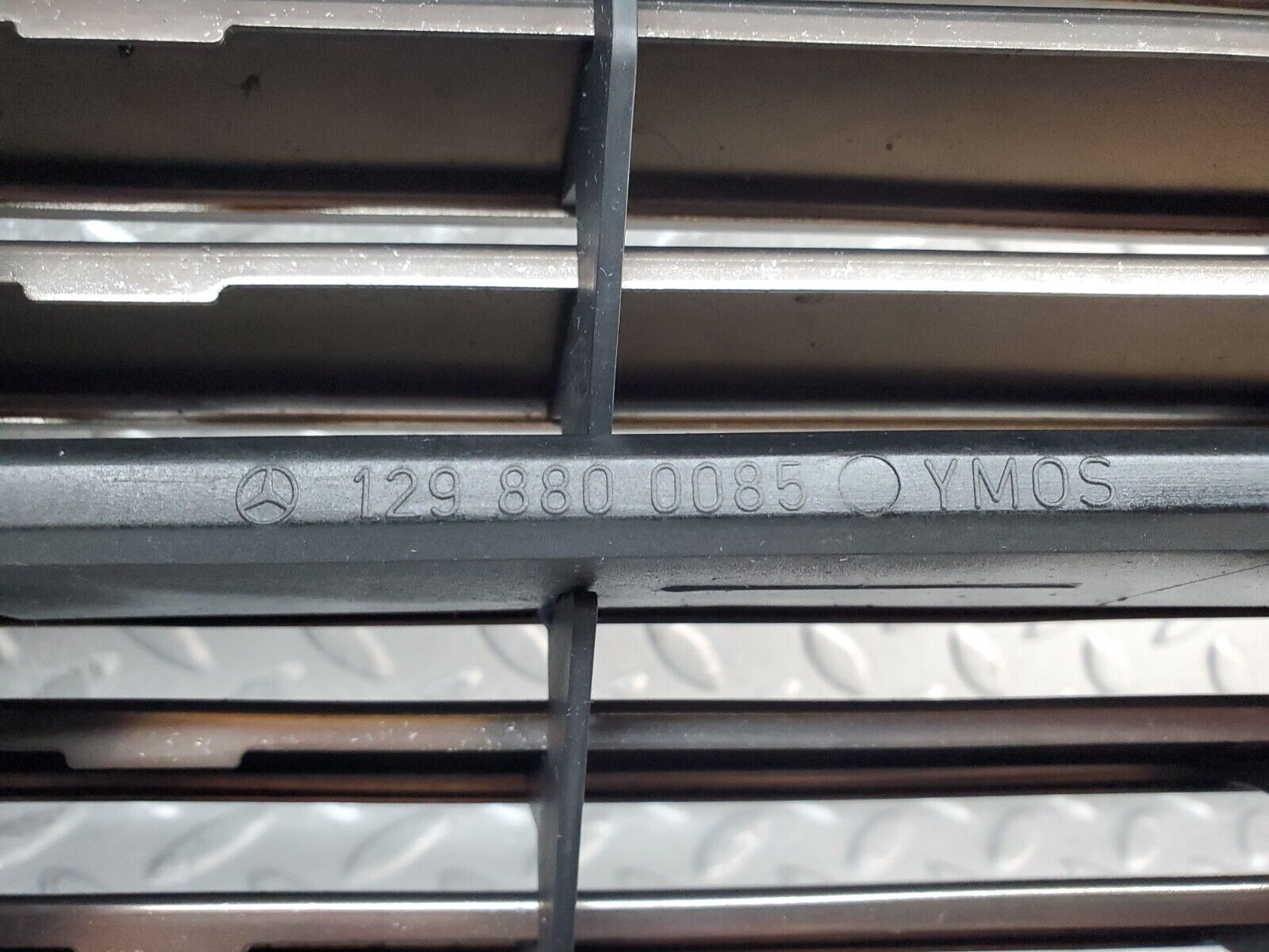 45118 Mercedes-Benz R129 300SL Coupe Bonnet Grill 1298800085