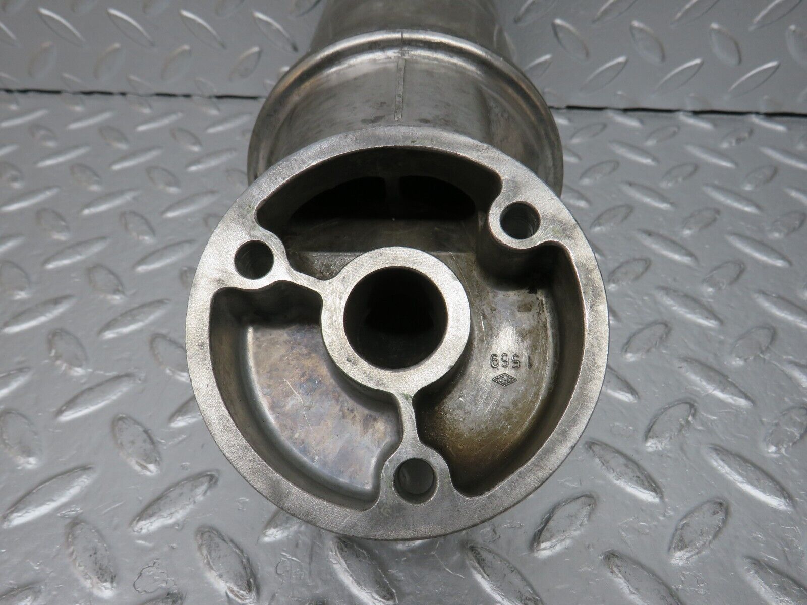 32750 Mercedes-Benz C107 R107 350 V8 Oil Filter Housing 1161840309