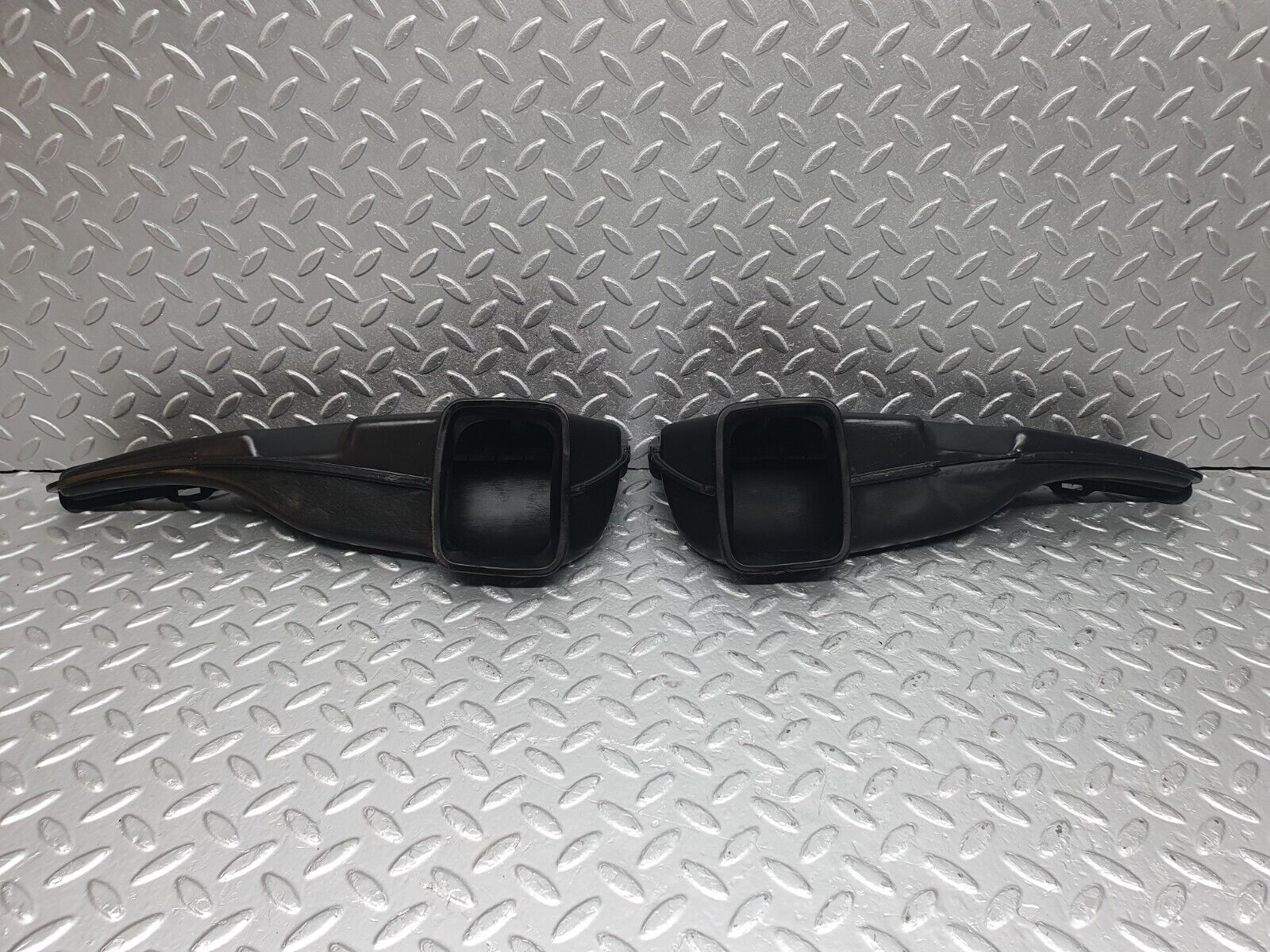 43494 Mercedes-Benz C126 380SEC Coupe Dashboard Air Vent Duct 2x 1268300219