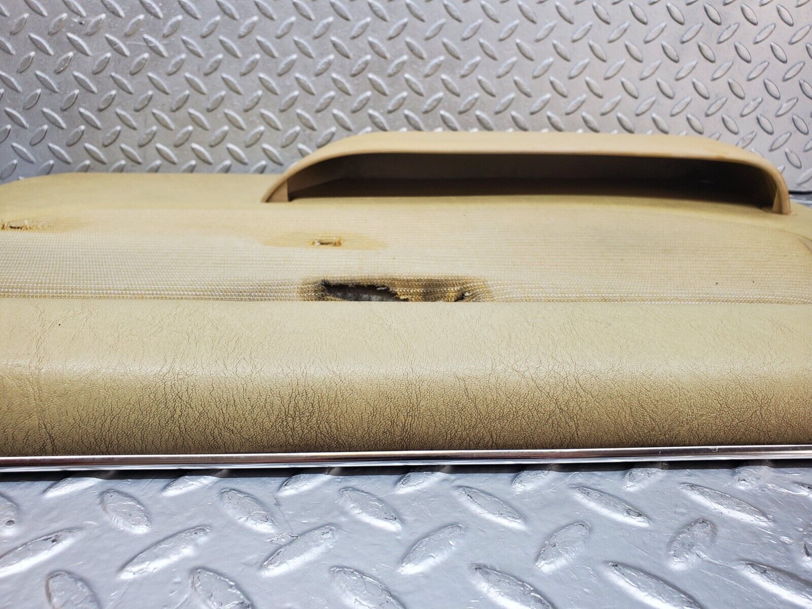 44377 Mercedes-Benz W123 280E Front Right Door Card Beige