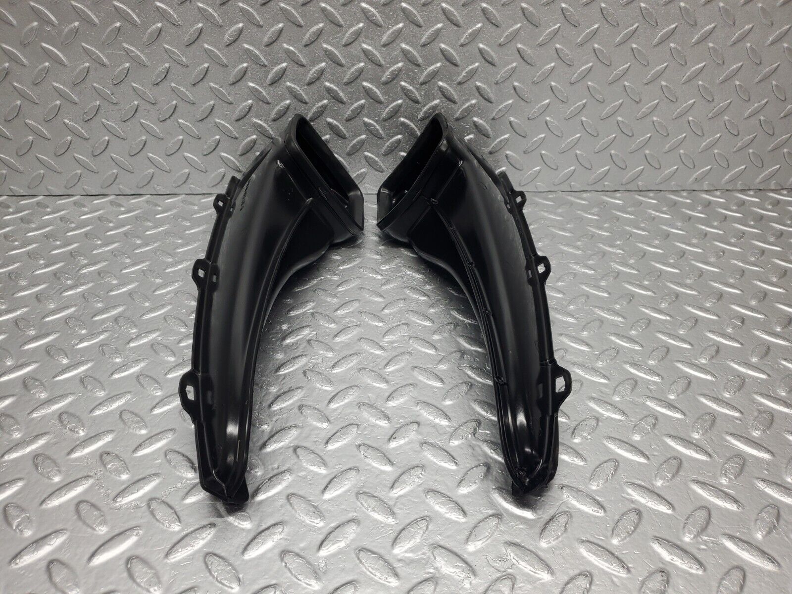 46506 Mercedes-Benz C123 280CE Coupe Air Duct Vent Pair 1238300219 1238300119