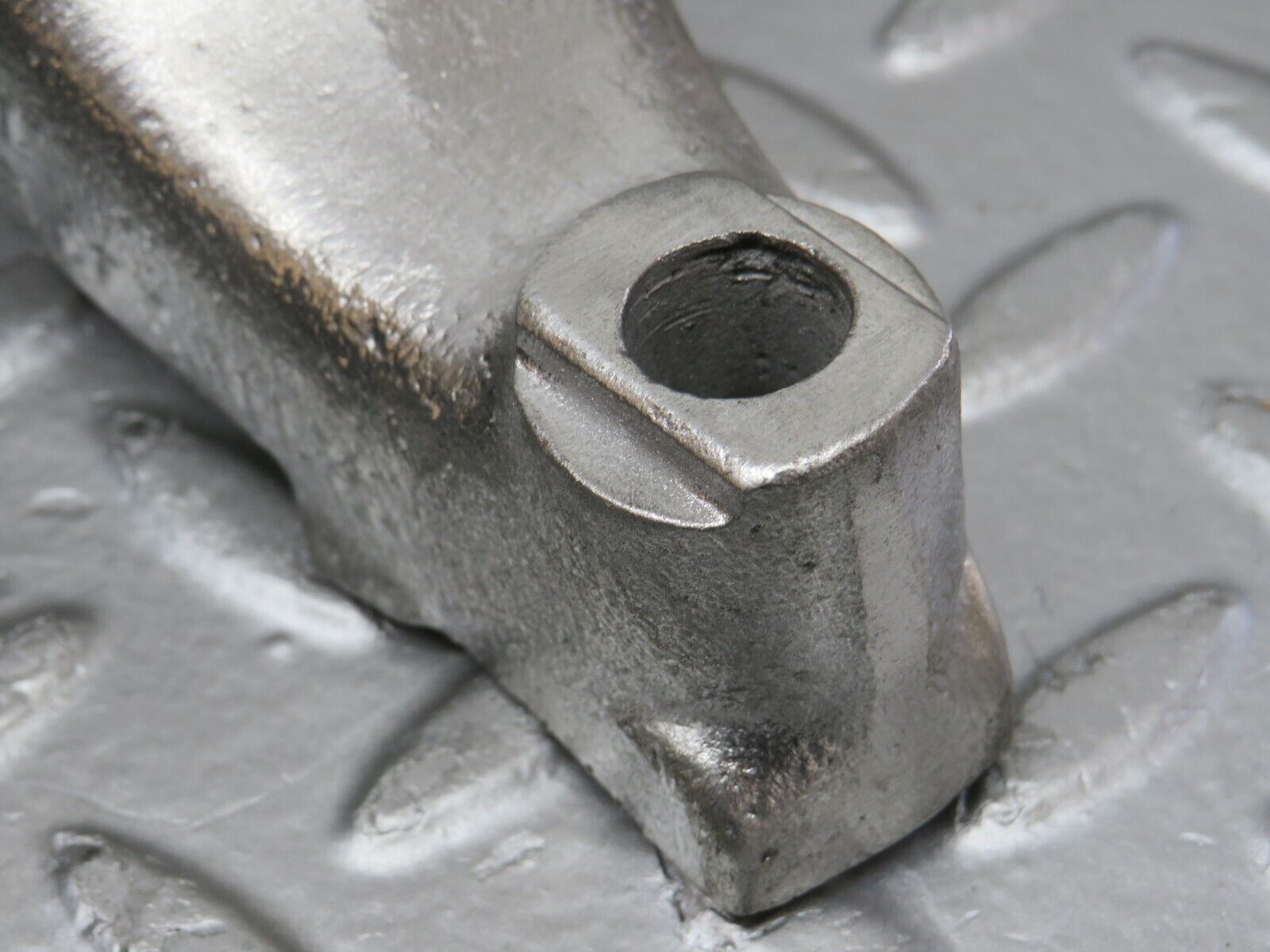 32856 Mercedes-Benz C107 R107 350 V8 Engine Mount Bracket Right Side 1162232304