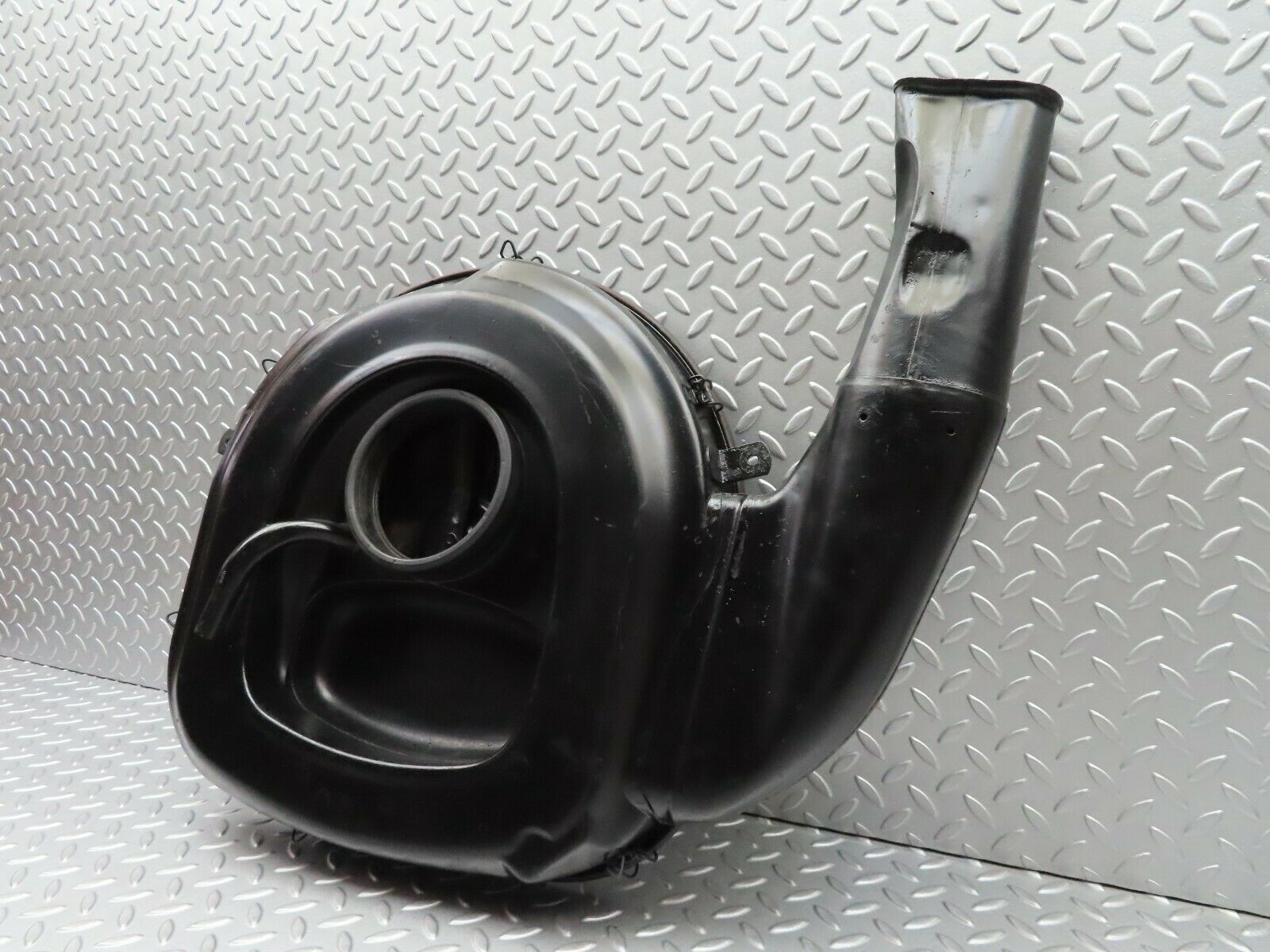 5188 Mercedes-Benz R107 350SL Air Filter Housing 4517485106