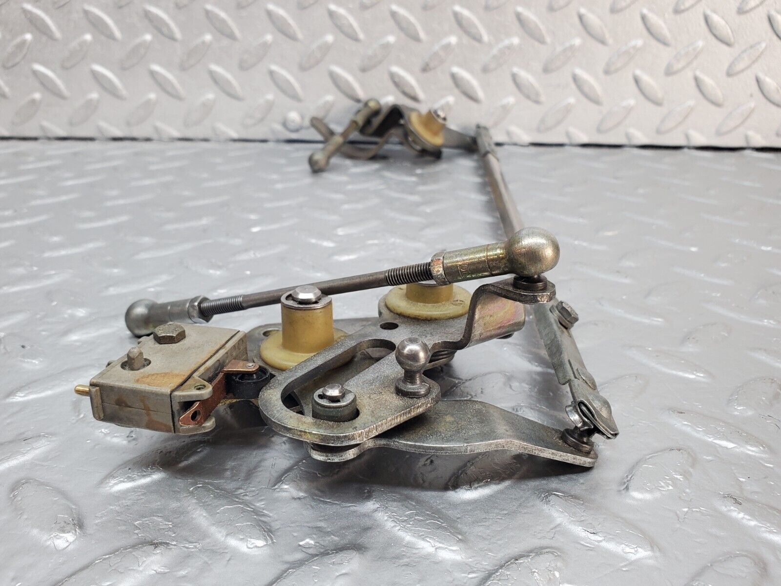 45370 Mercedes-Benz 280E M110.983 Throttle Linkage