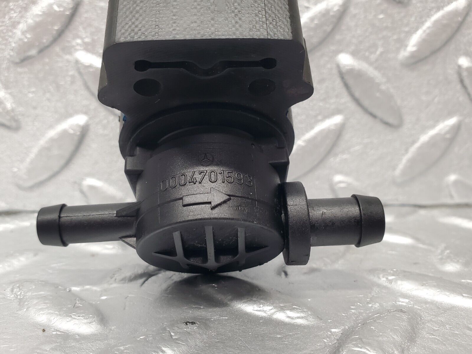 46789 Mercedes-Benz R129 320SL Coupe Fuel Regeneration Vacuum Valve 0004701593