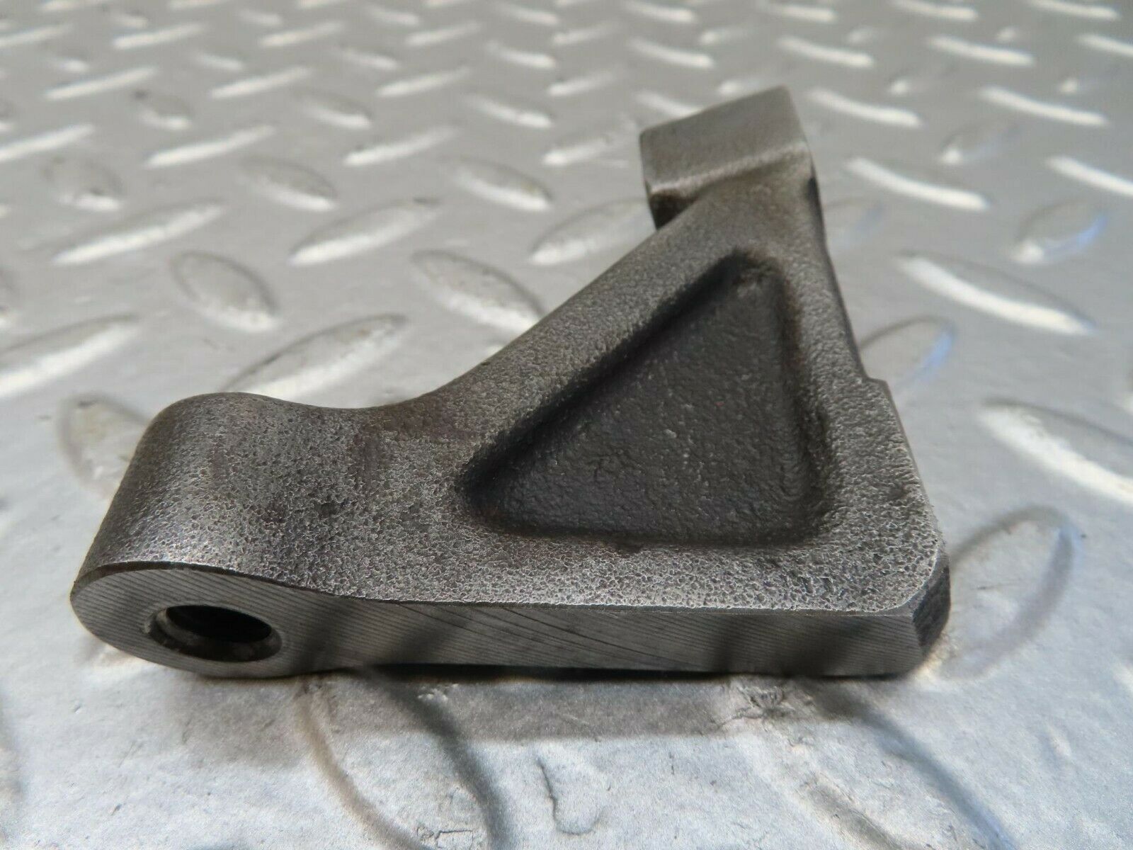 15677 Mercedes-Benz R107 450SL Engine Mount Bracket Pair 1160110895 1160110995