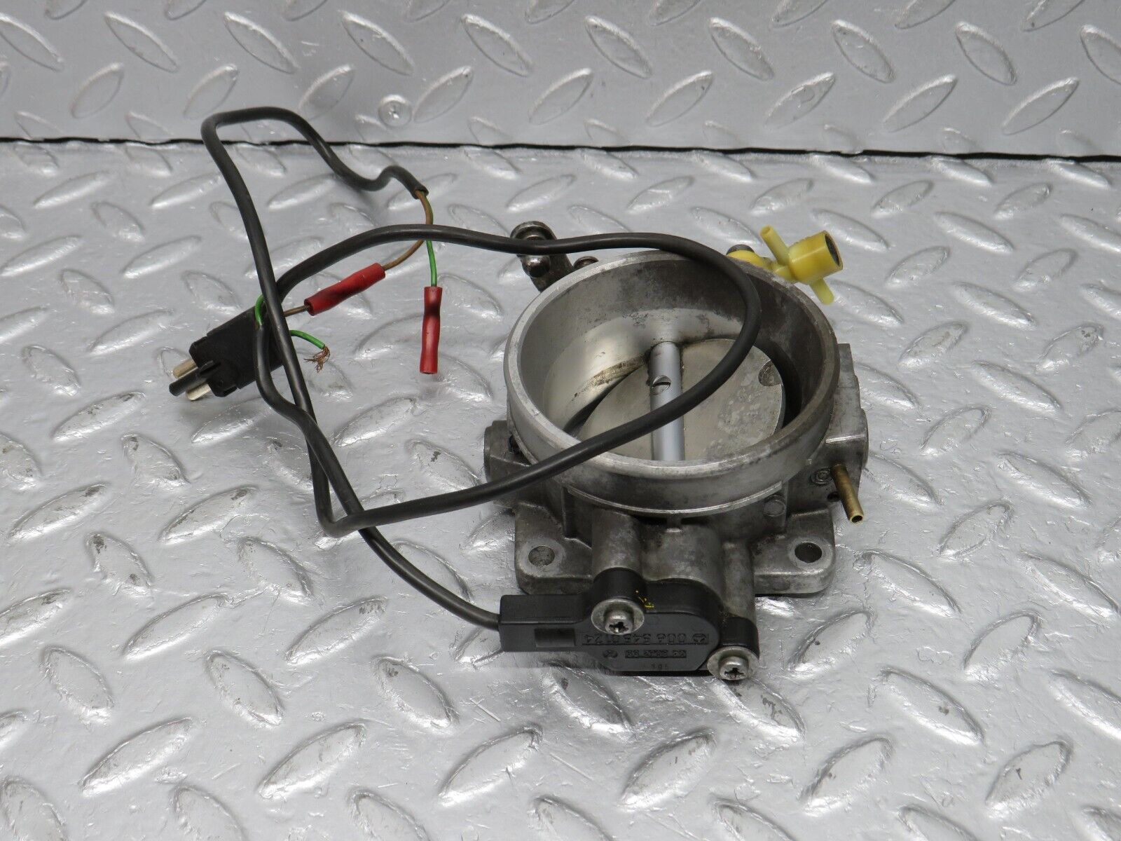 39293 Mercedes-Benz R107 500SL Throttle Body Valve With Sensor 0011406153