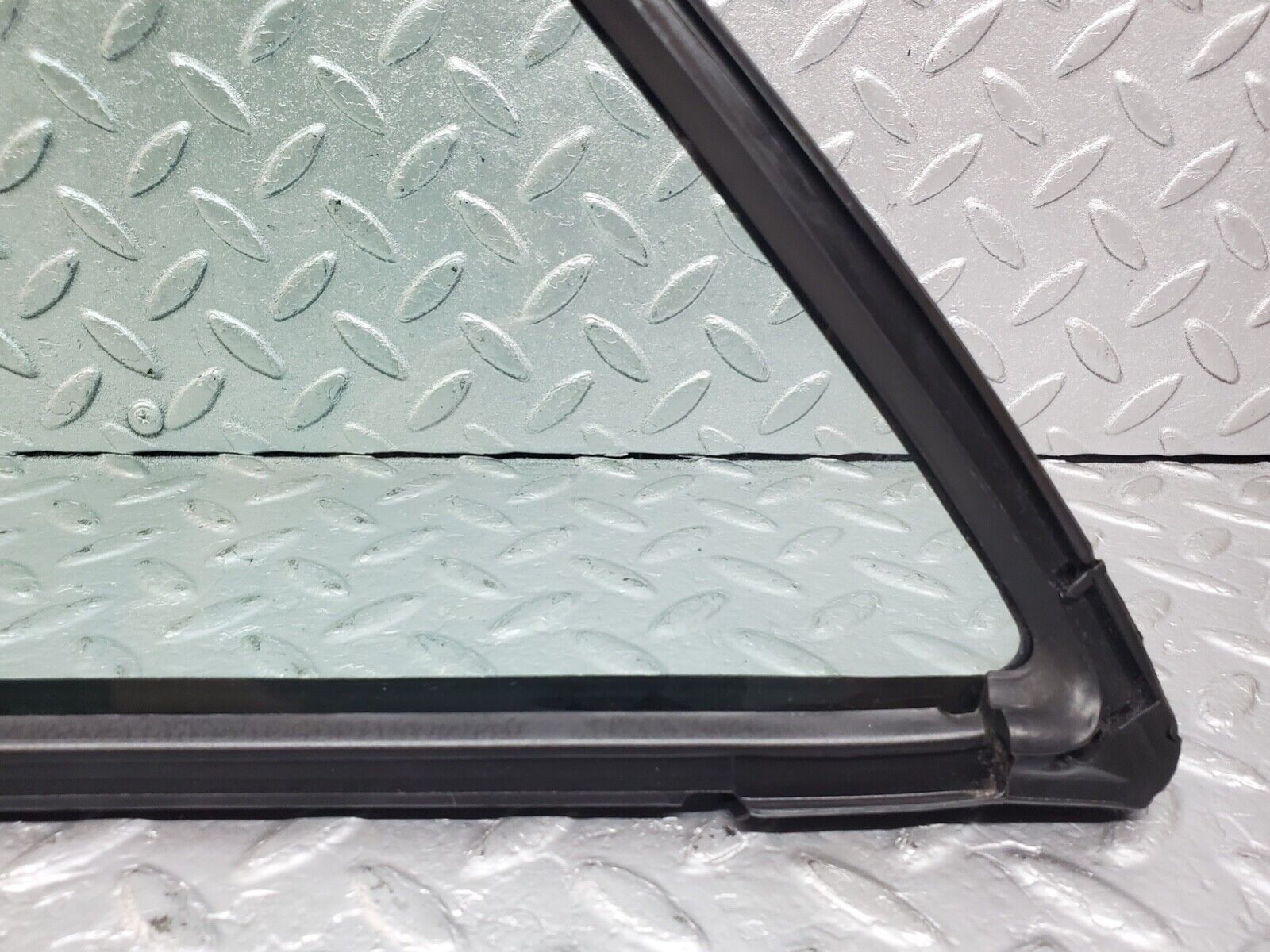 44635 Mercedes-Benz W124 220E Rear Left Quarter Window Glass 1247350524