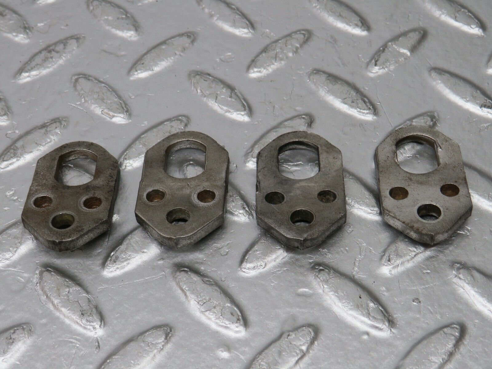 32737 Mercedes-Benz C107 R107 Fuel Injector Bracket Holder 4x