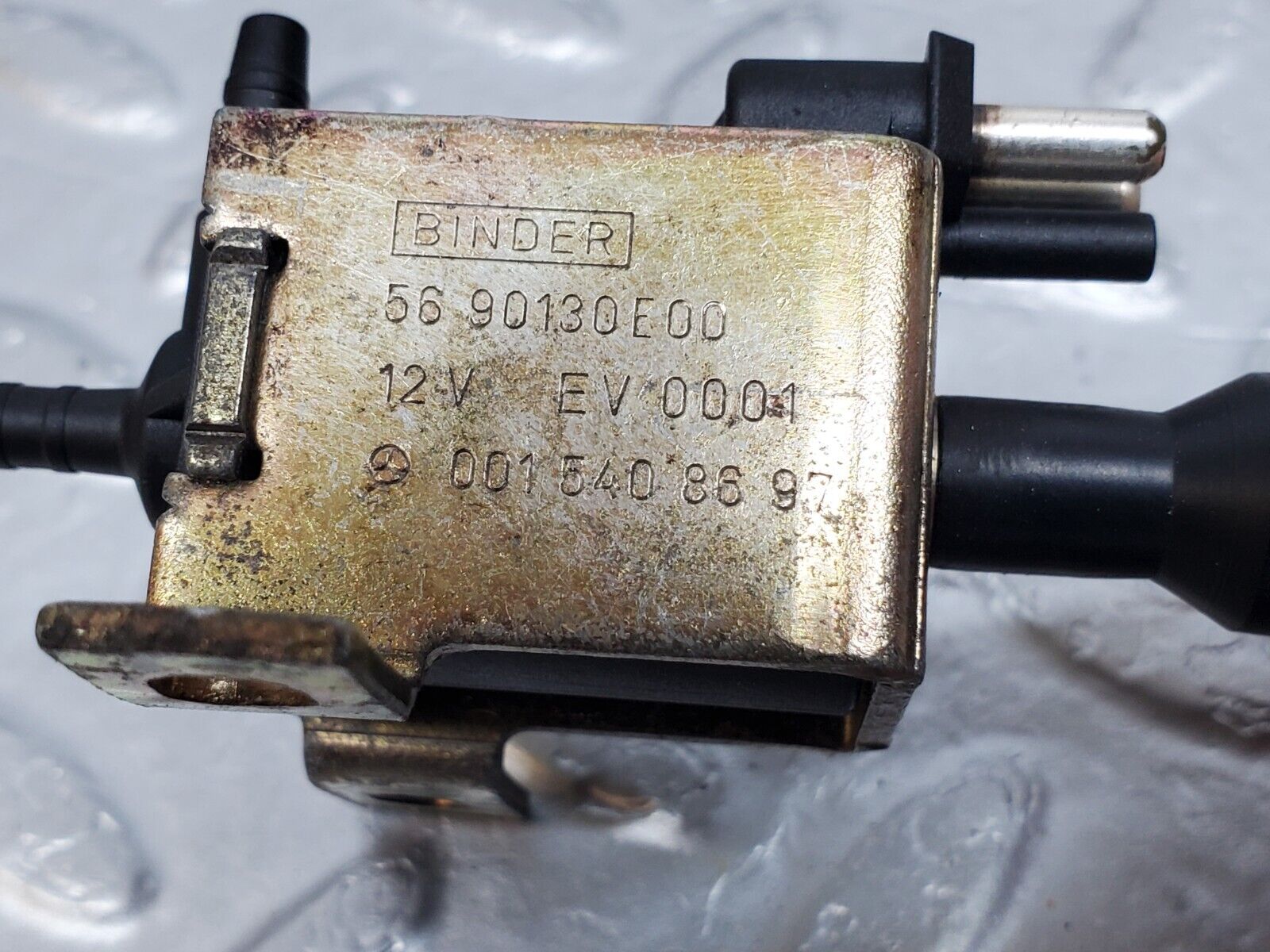 44707 Mercedes-Benz W124 220E Vacuum Solenoid Binder 0015408697