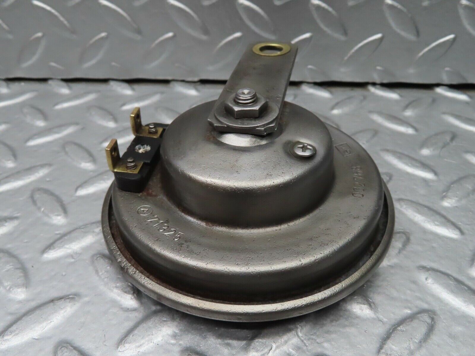 20637 Mercedes-Benz R107 450SL Horn Hella 002768