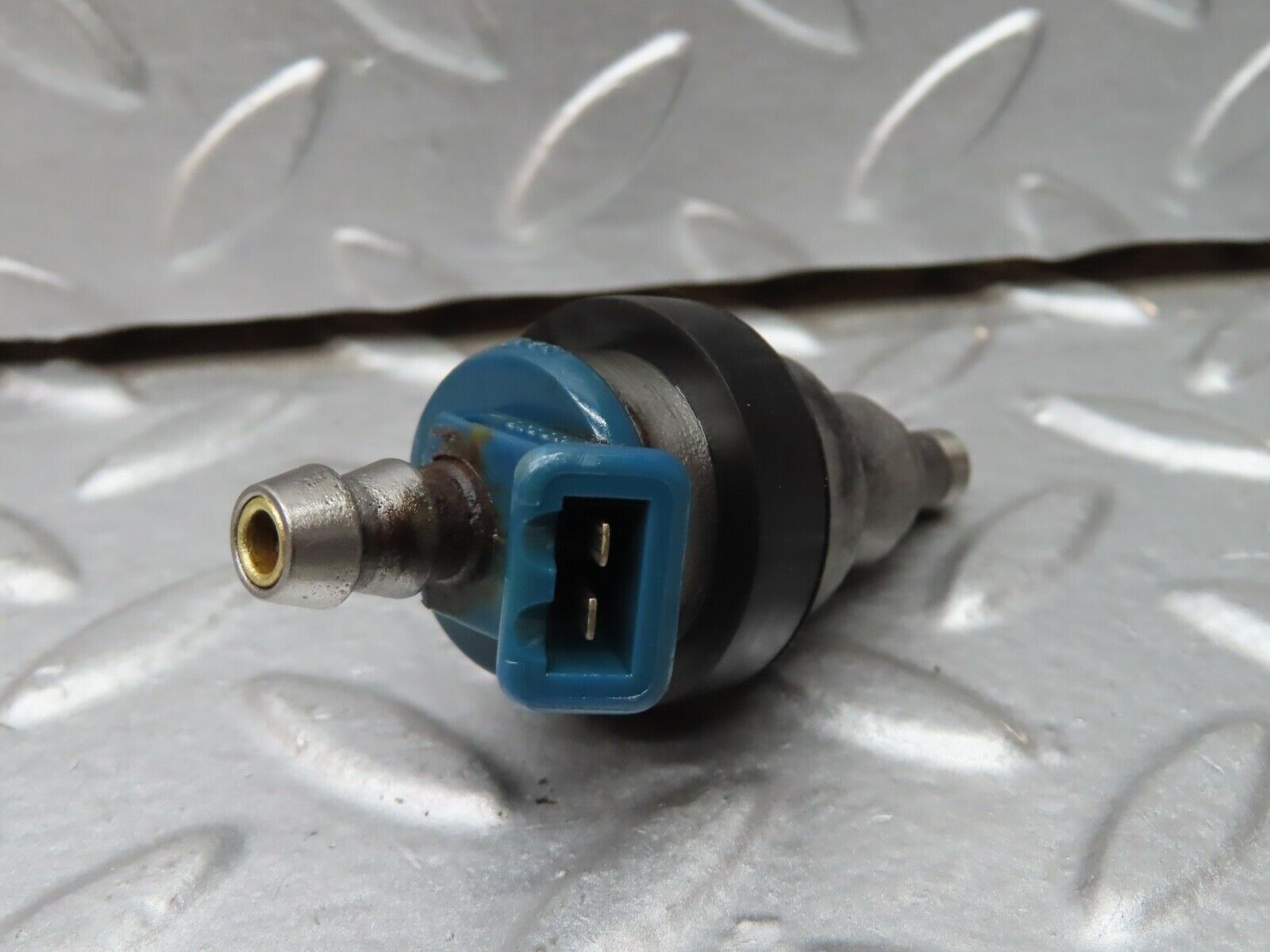 20689 Mercedes-Benz R107 450SL Fuel Injector Bosch 0280150036