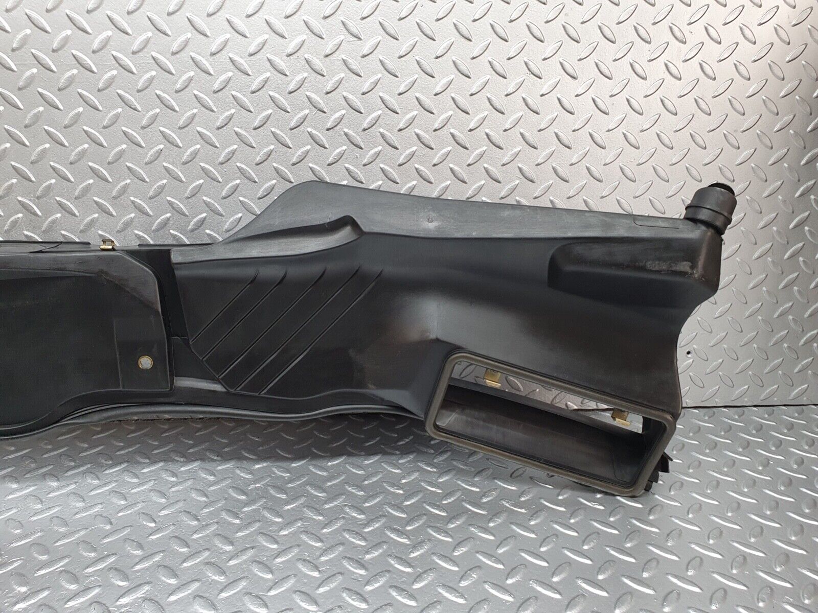 42001 Mercedes-Benz W202 C200 Air Duct 2028300144