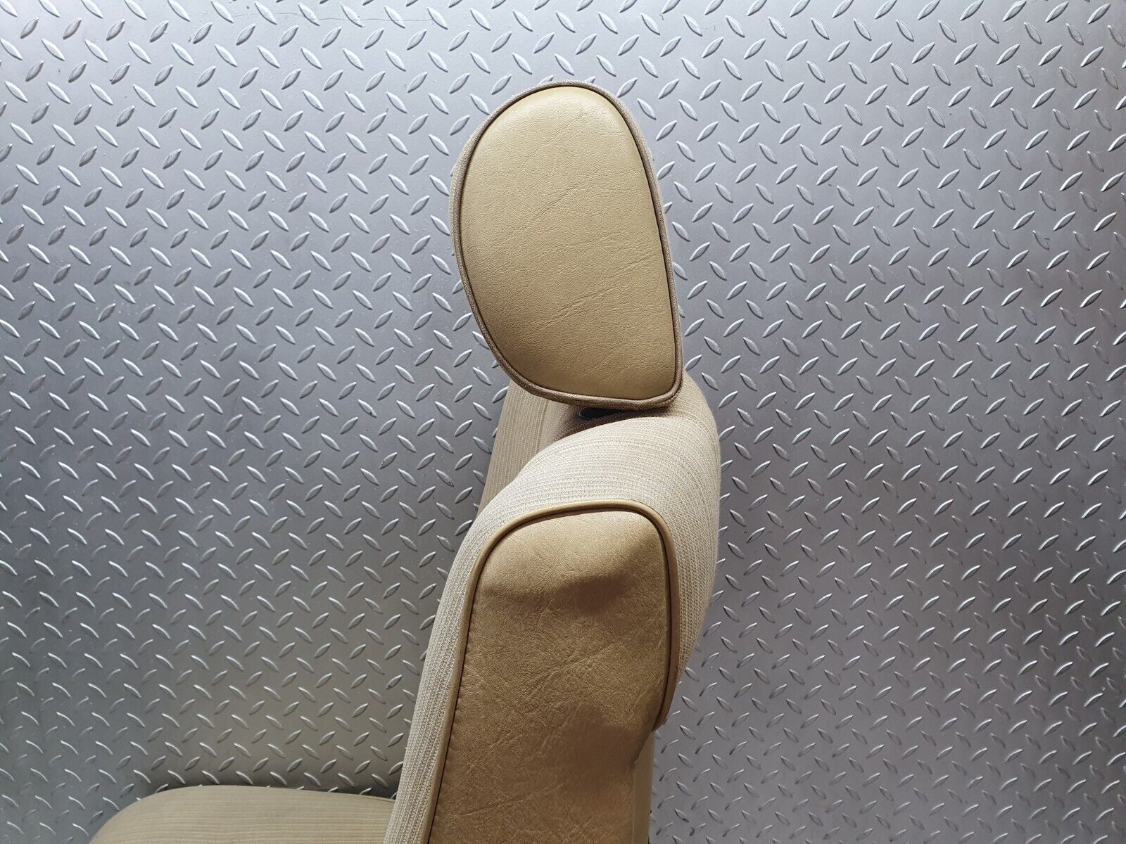 44053 Mercedes-Benz C123 230CE Coupe Front Left Seat Beige 1239104150