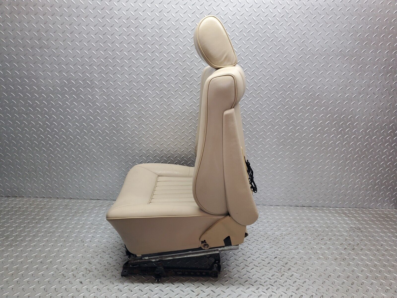 45868 Mercedes-Benz W126 420SE Front Right Electric Seat Leather Beige 1269102650