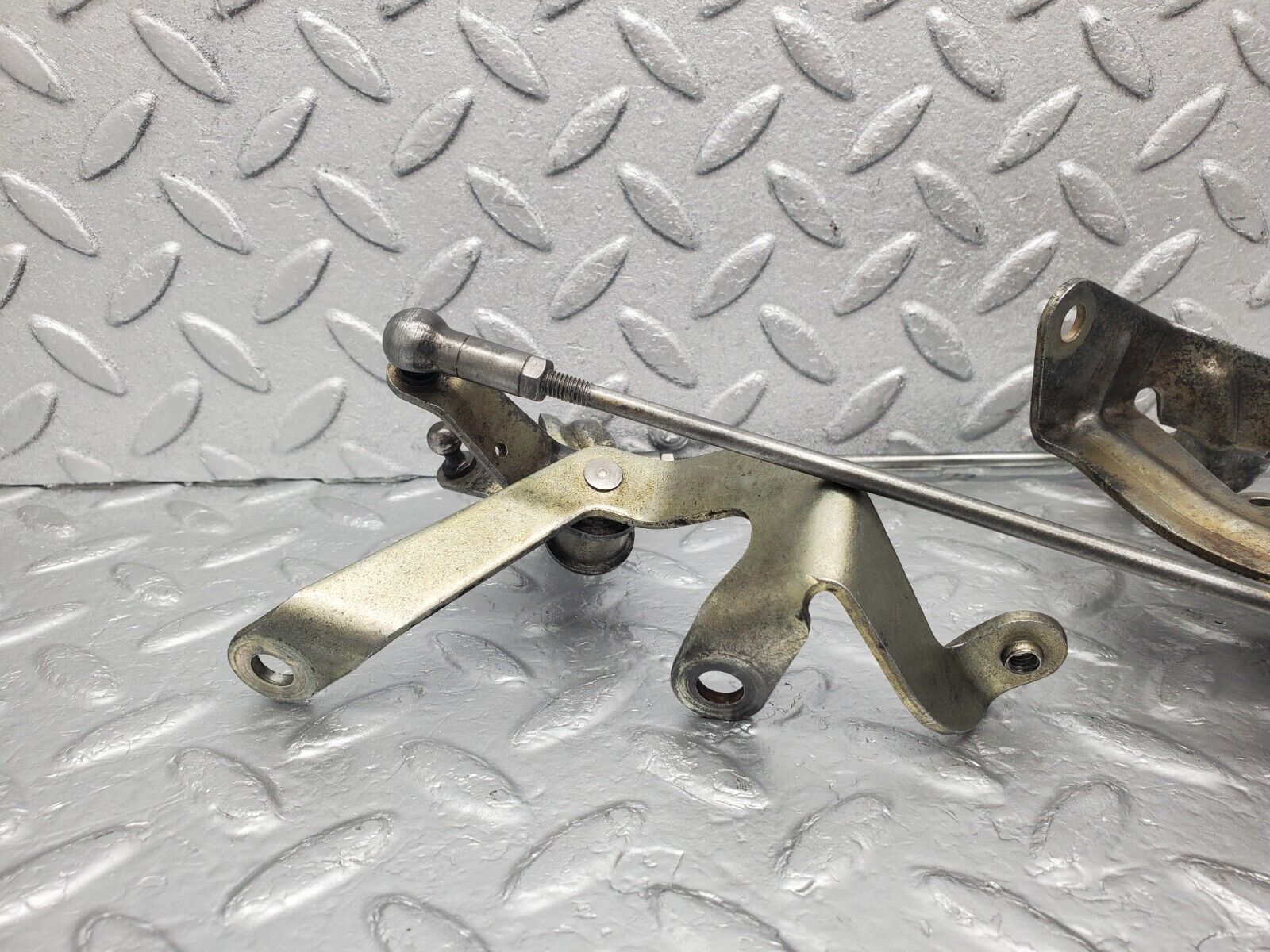 46072 Mercedes-Benz W126 420SE Throttle Linkage