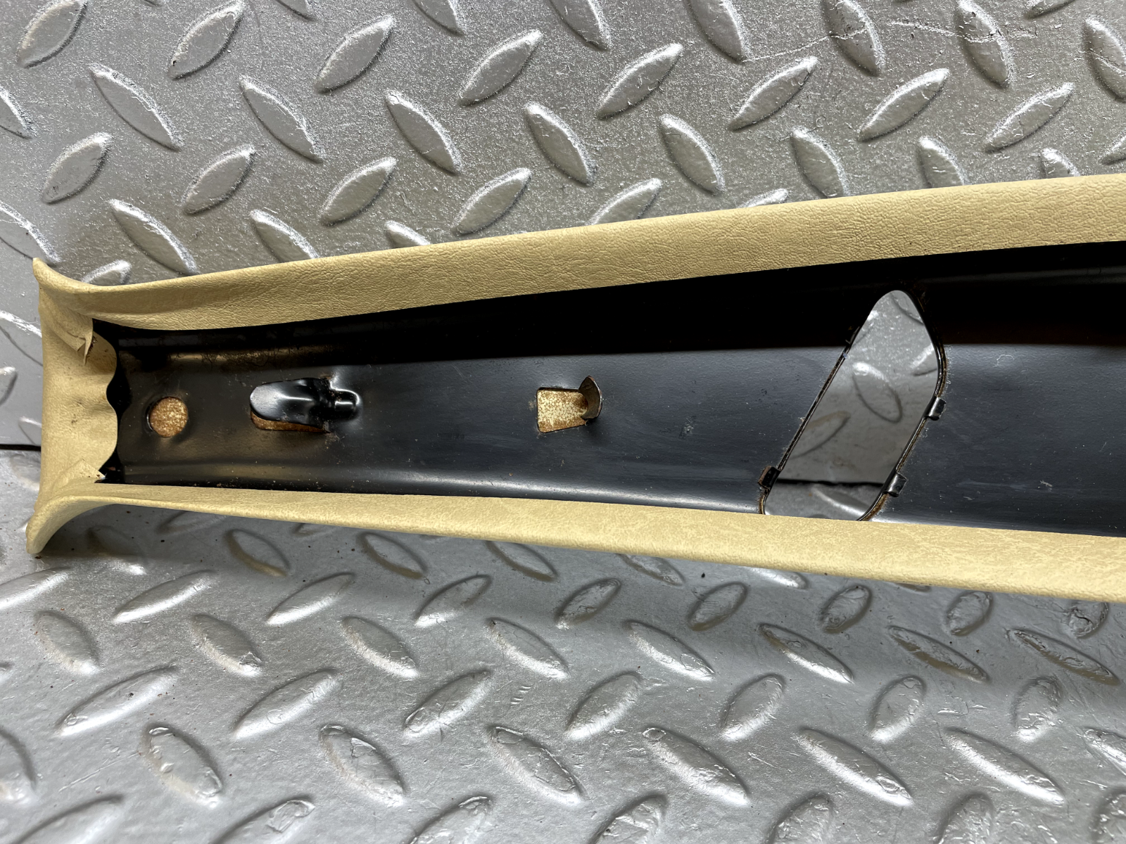 44252 Mercedes-Benz W123 280E B Pillar Cover Left Beige