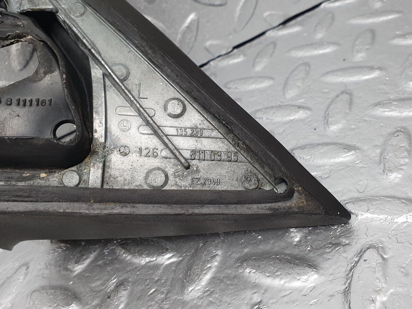 43696 Mercedes-Benz C126 380SEC Coupe Wing Mirror Rubber Seal Cover Left 1268110395 1268111161