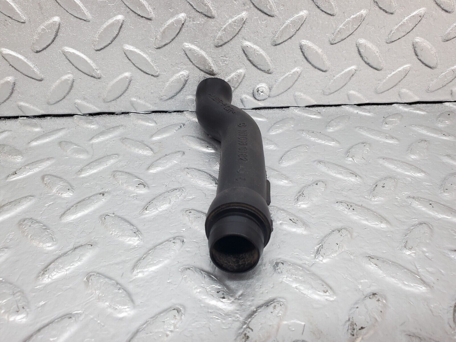 44745 Mercedes-Benz W124 220E Crank Case Breather Hose 1110180182