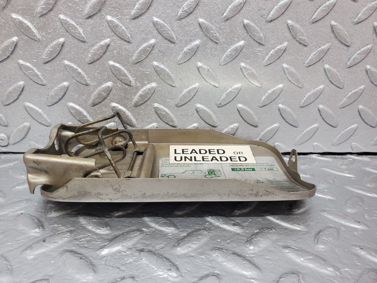 45785 Mercedes-Benz W126 420SE Fuel Tank Flap Cap 1265842639