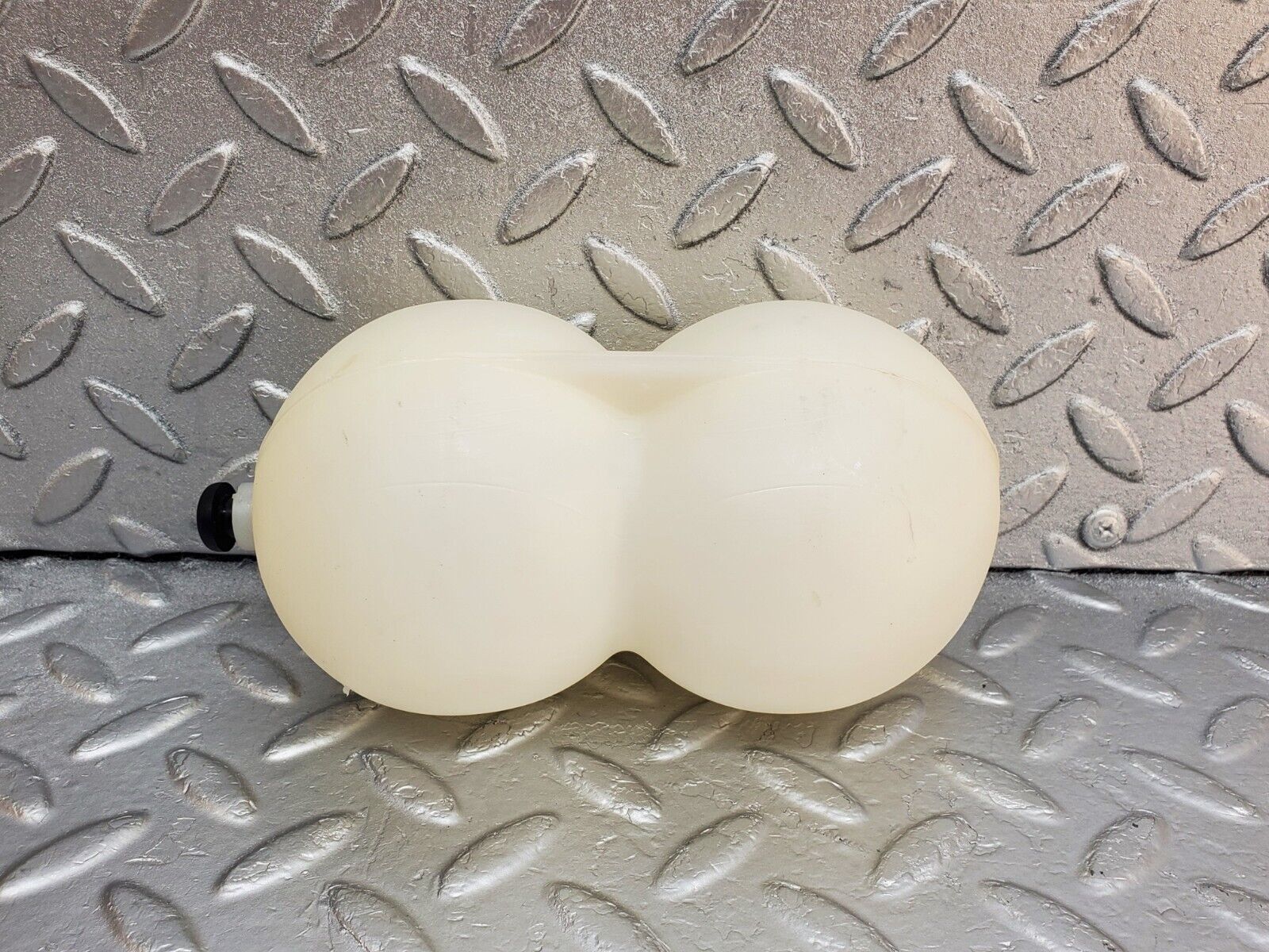 44675 Mercedes-Benz W124 220E Vacuum Reservoir Tank