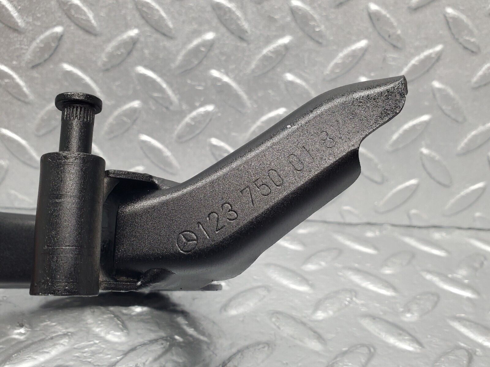 46641 Mercedes-Benz C123 280CE Coupe Trunk Lid Hinge Left Side 1237500187