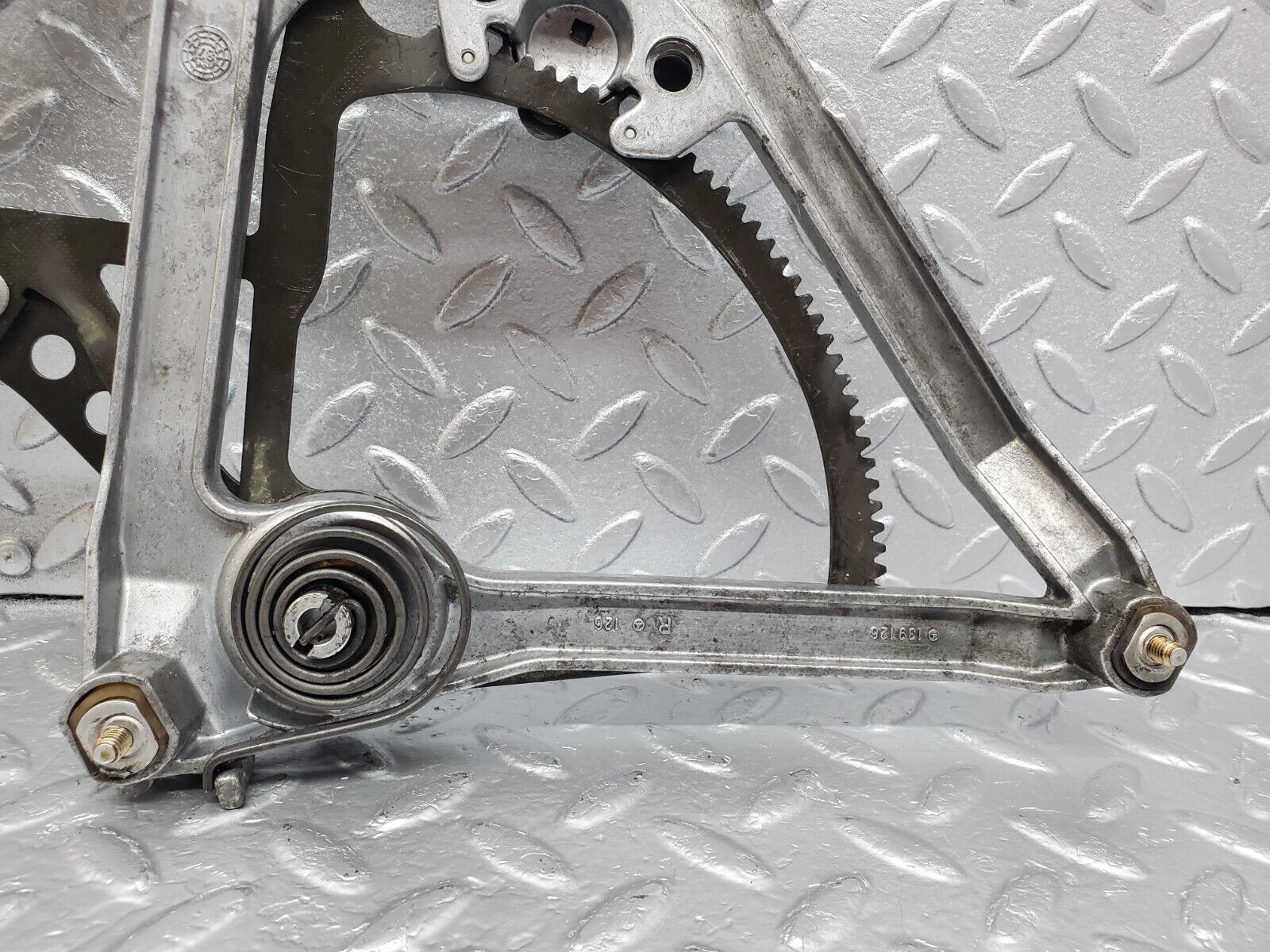 45714 Mercedes-Benz W126 420SE Front Right Power Window Regulator 13926