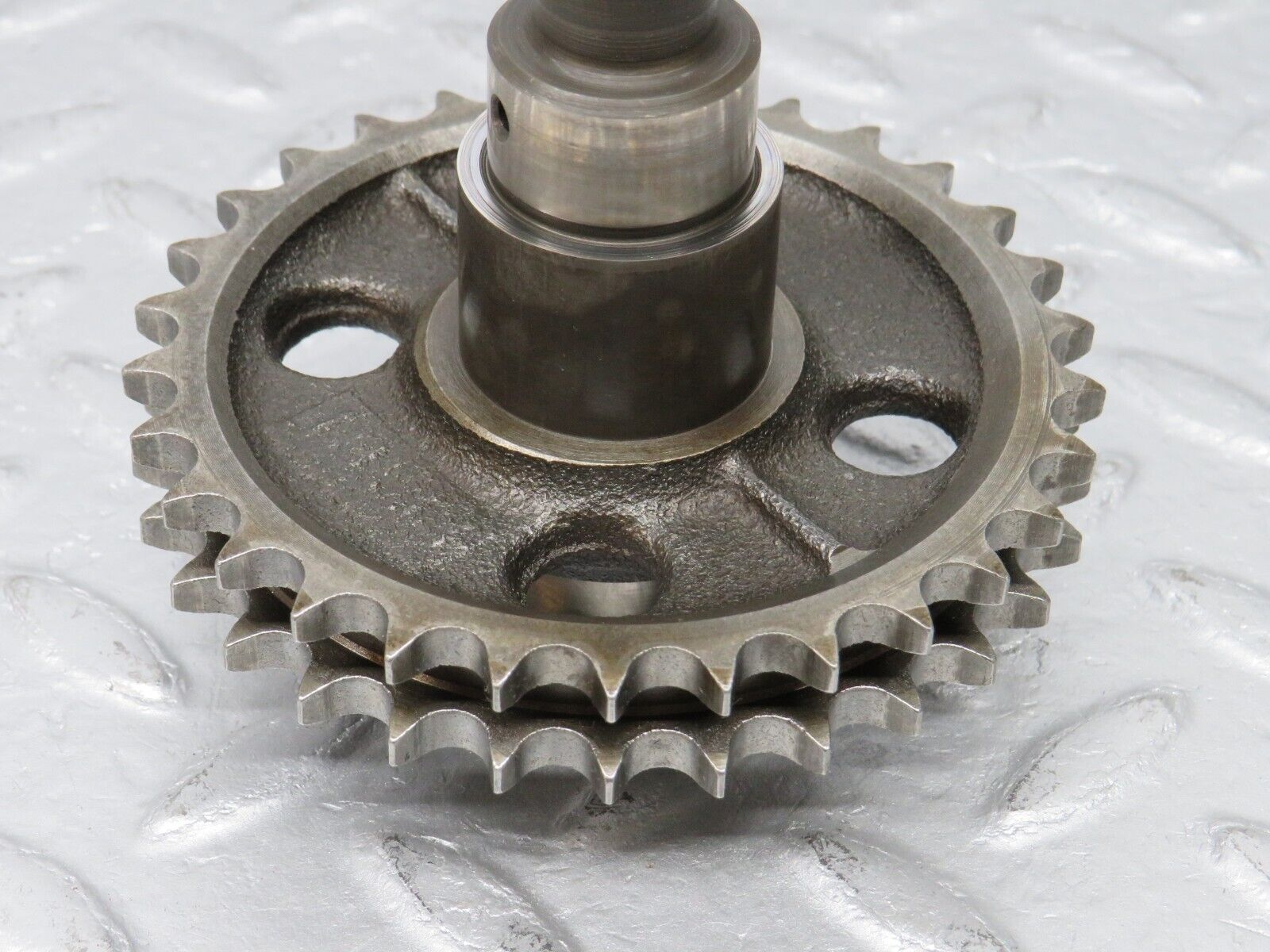 39144 Mercedes-Benz R107 500SL Camshaft Intermediate Timing Gear 1161570414