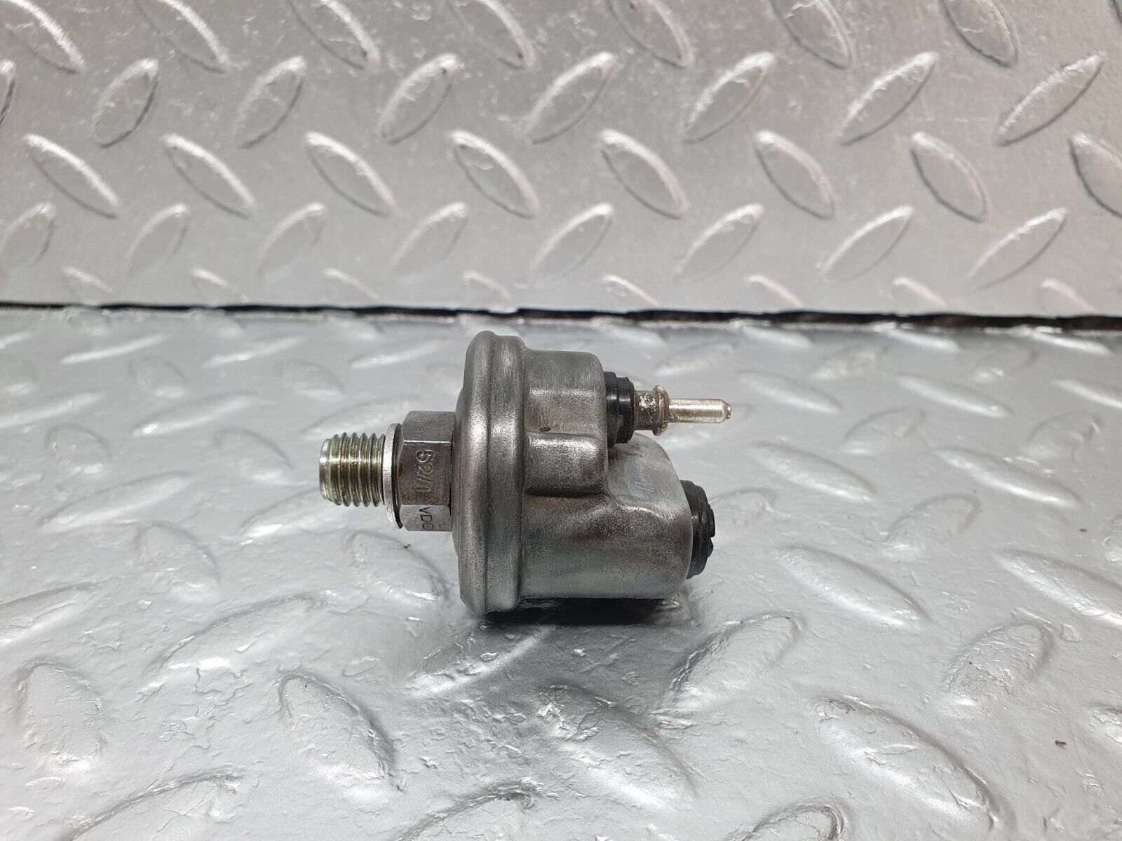 42546 Mercedes-Benz R129 320SL Coupe Oil Pressure Sensor VDO 0065429417