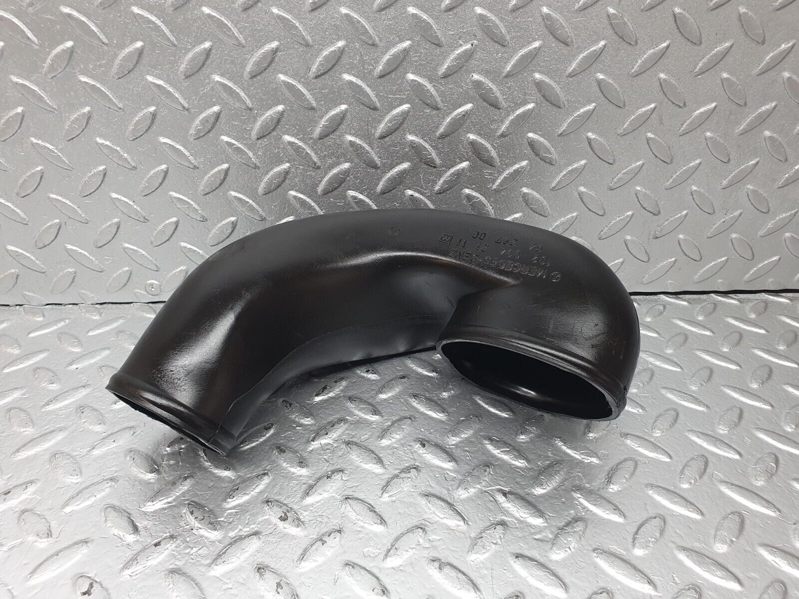 42749 Mercedes-Benz W201 190 2.0L Air Intake Pipe 1020942111