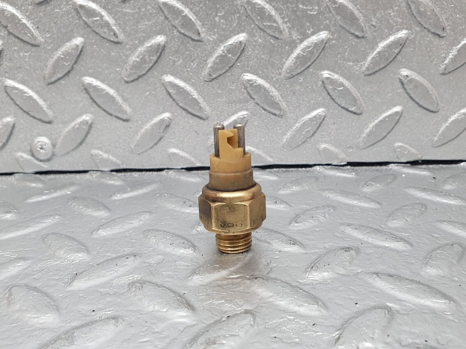 43572 Mercedes-Benz C126 380SEC Coupe Temperature Sensor