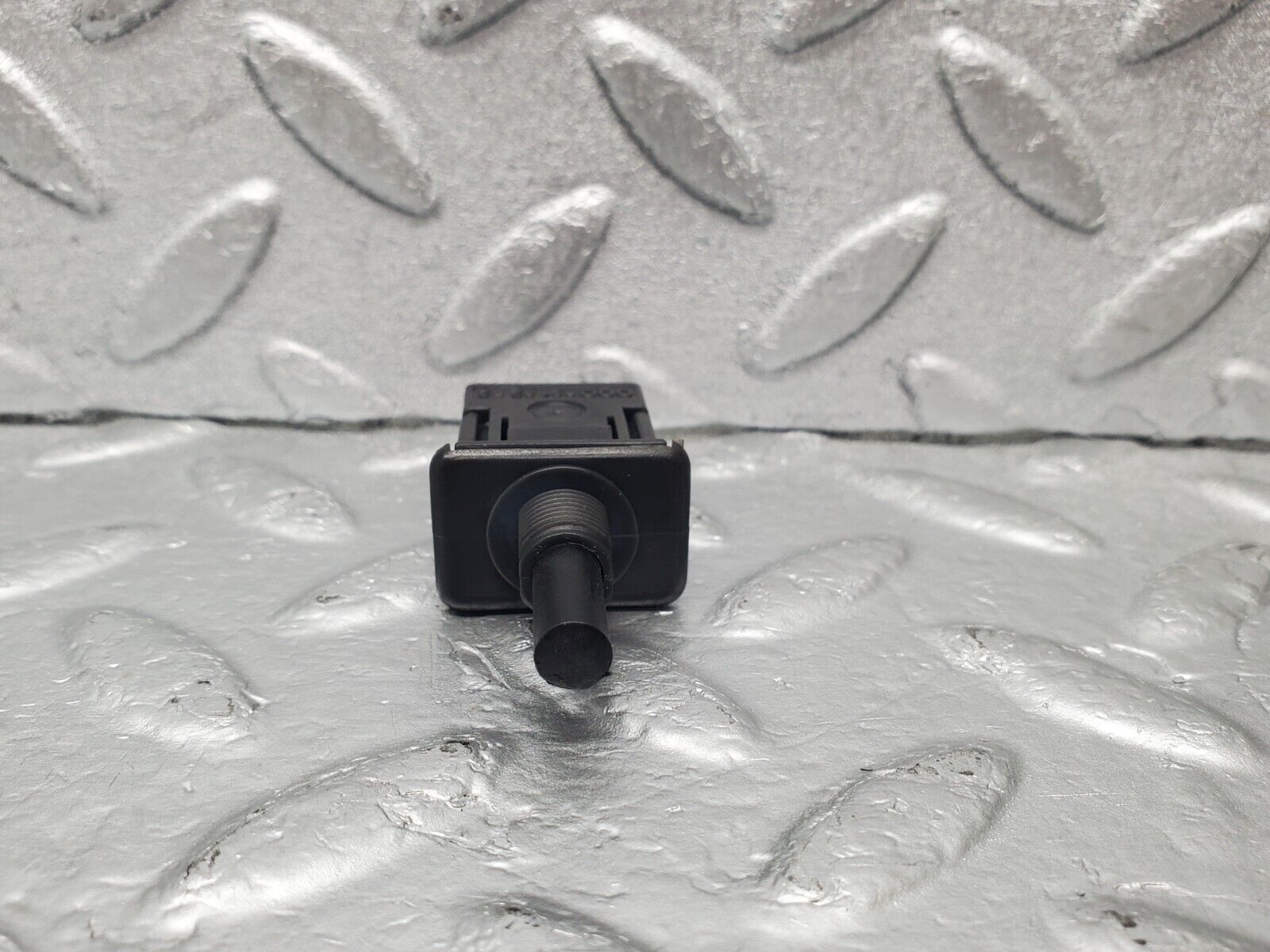 46553 Mercedes-Benz C123 280CE Coupe Door Contact Switch 0008213152