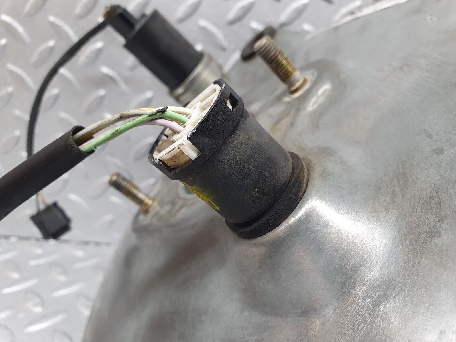 41971 Mercedes-Benz W202 C200 Brake Booster Lucas 0044305830