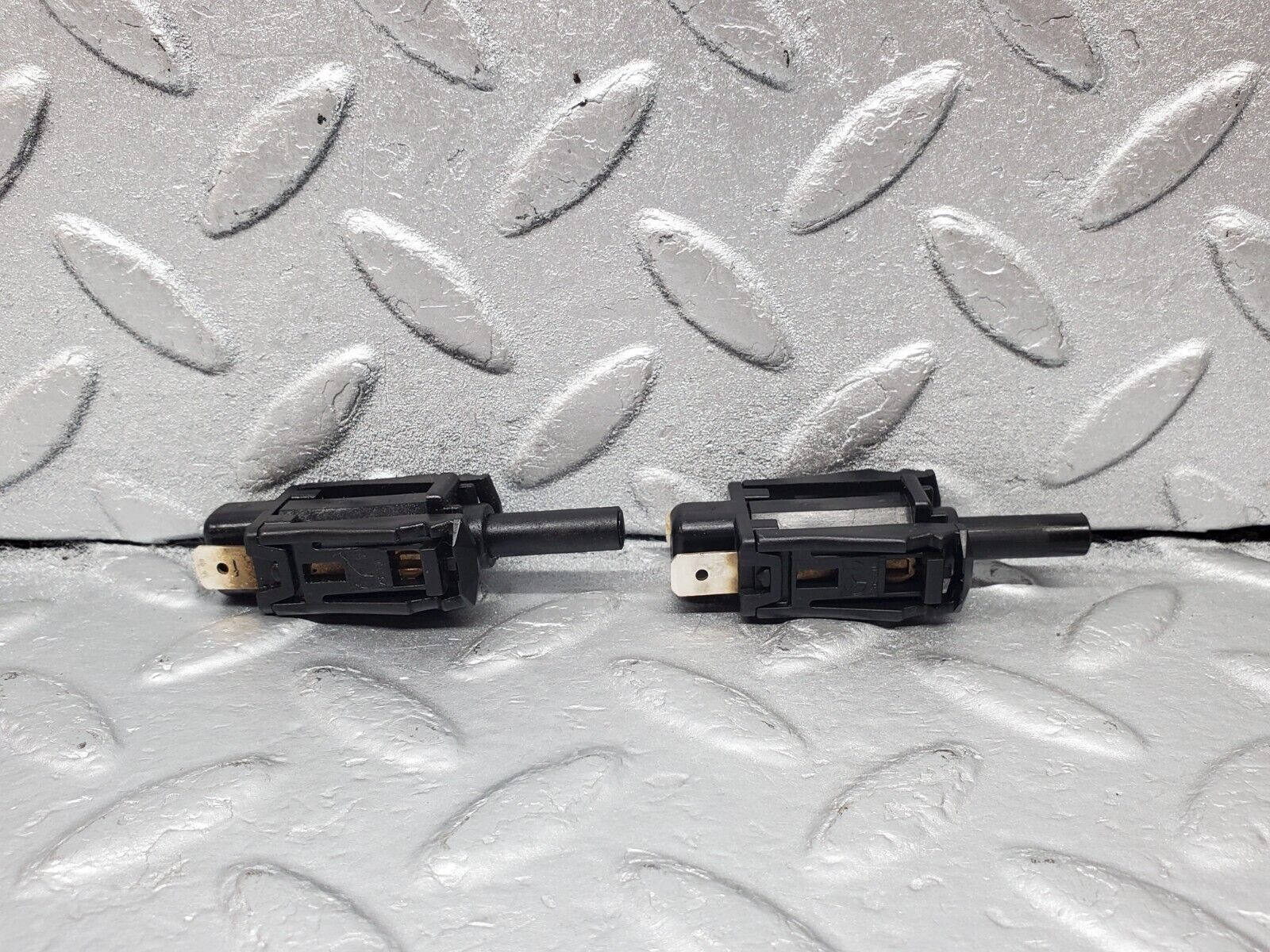 45887 Mercedes-Benz W126 420SE Door Contact Switch 2x 0015458714