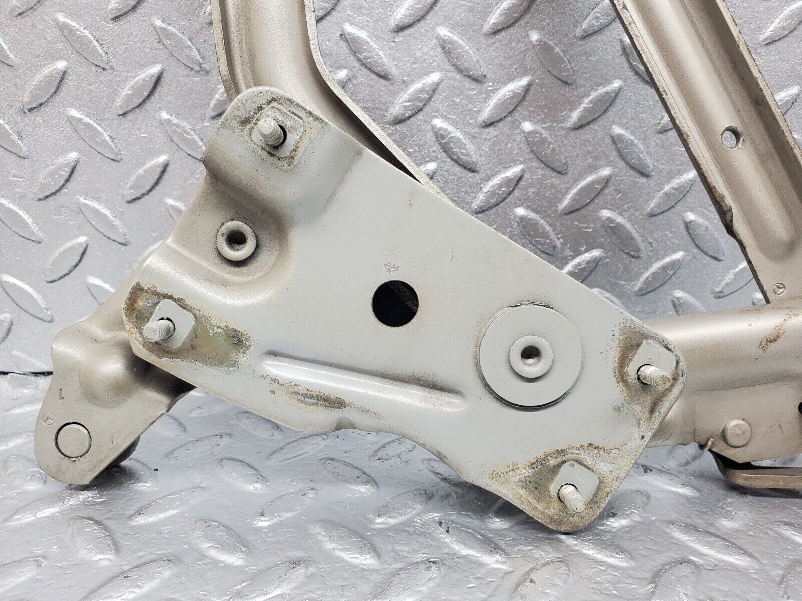 45796 Mercedes-Benz W126 420SE Bonnet Hinge Right Side