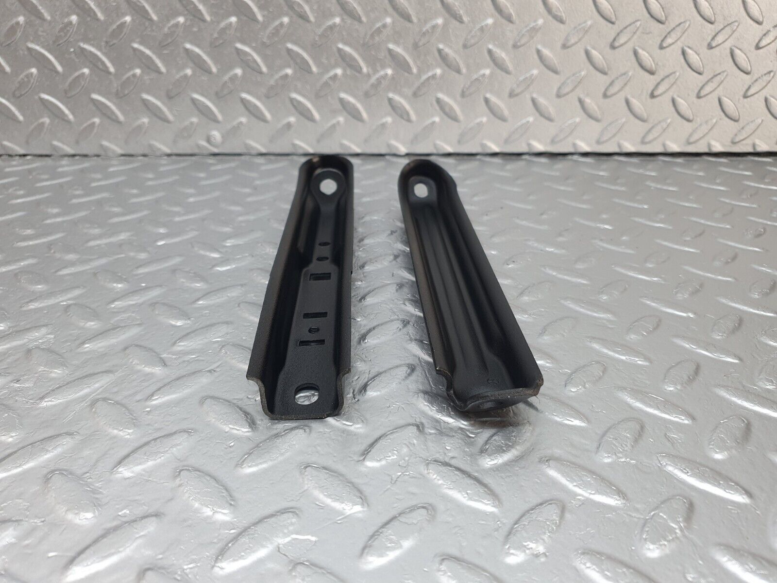 42831 Mercedes-Benz W201 190 2.0L Air Intake Manifold Bracket