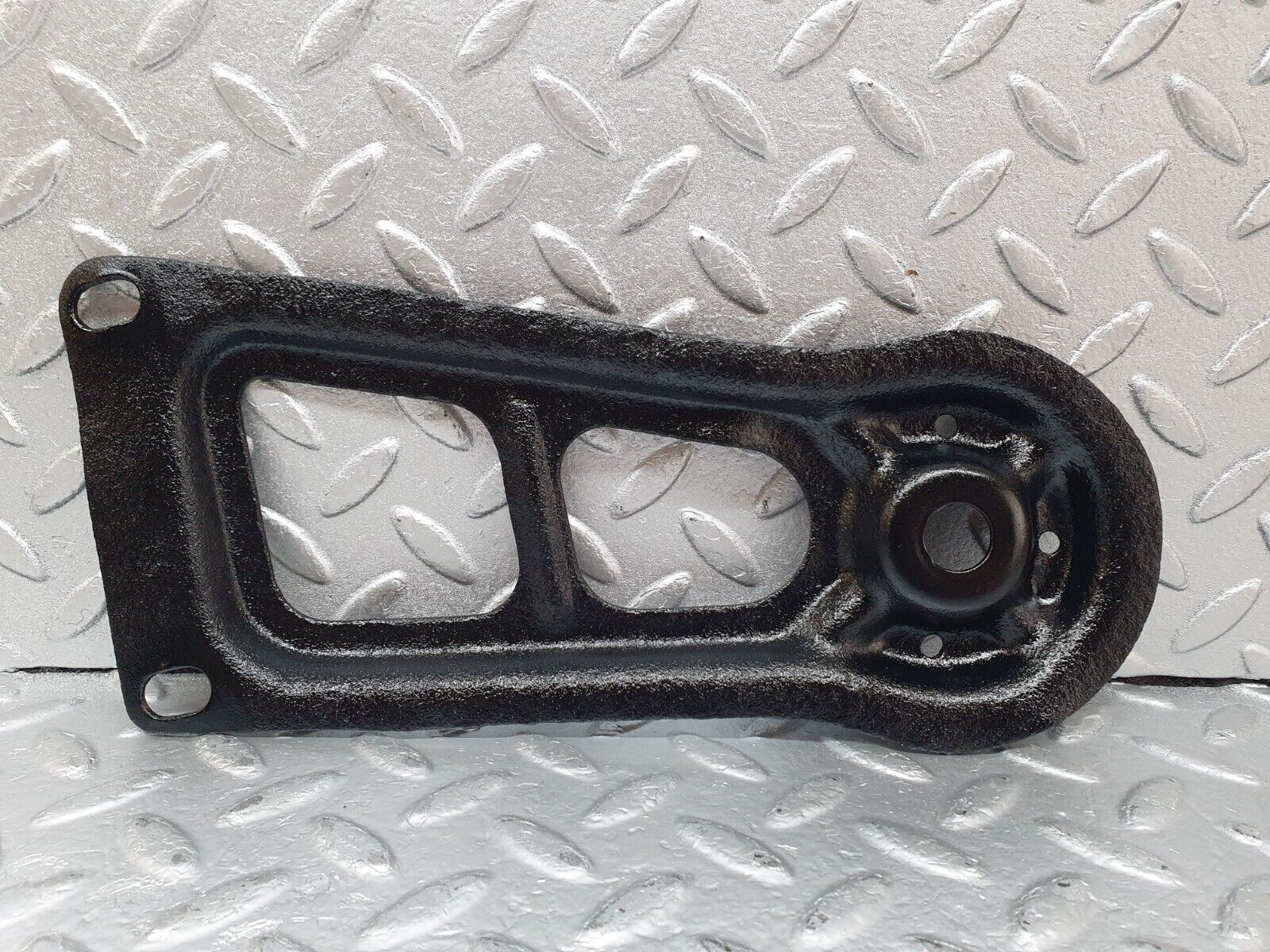 43893 Mercedes-Benz C123 230CE Coupe Rear Suspension Axle Mounting Bracket