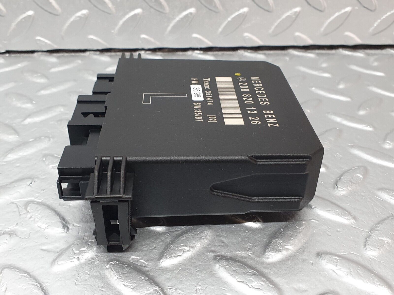 41747 Mercedes-Benz W202 C200 Door Control Unit Front Left 2088201326