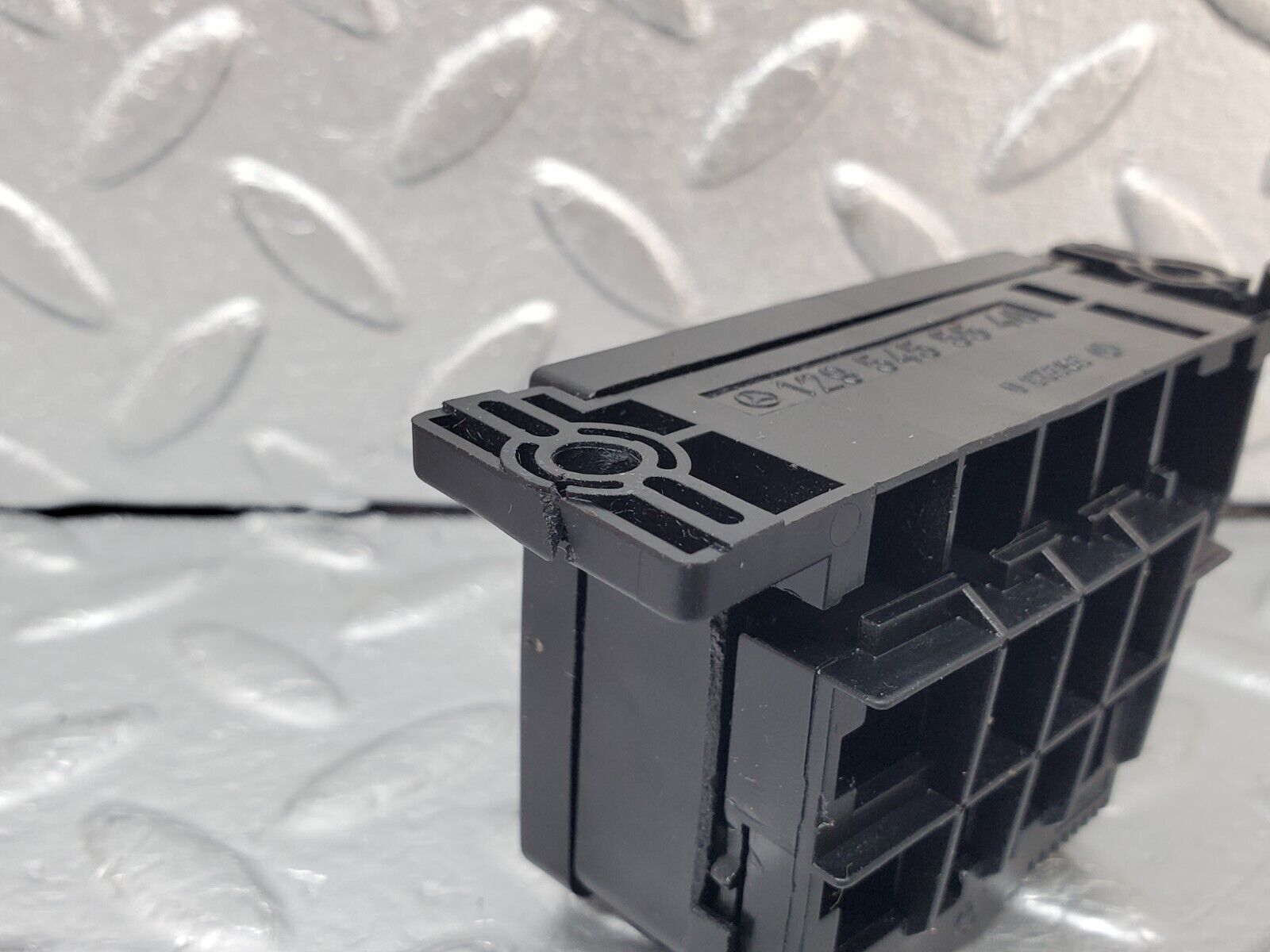 44936 Mercedes-Benz R129 300SL Coupe Diagnostic Connector 1295455540 1295450003