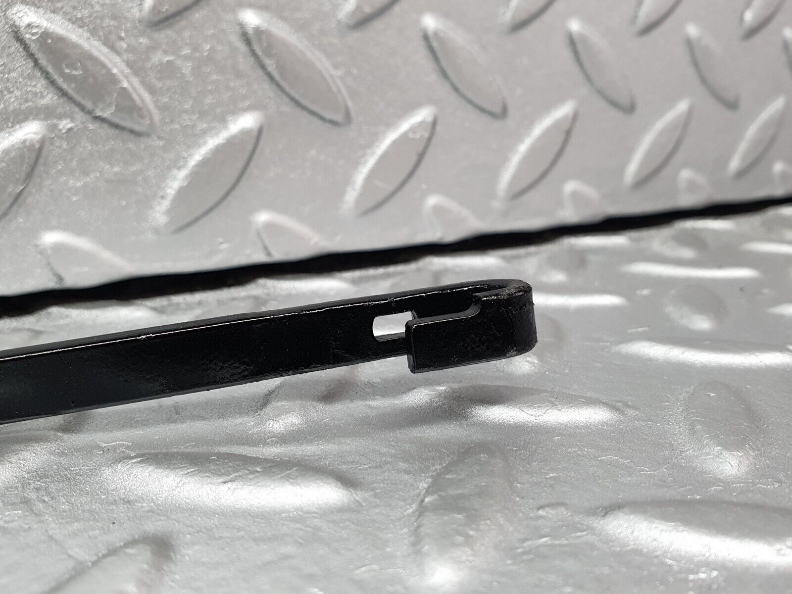 43704 Mercedes-Benz C126 380SEC Coupe Windscreen Wiper Arm Right Side Bosch