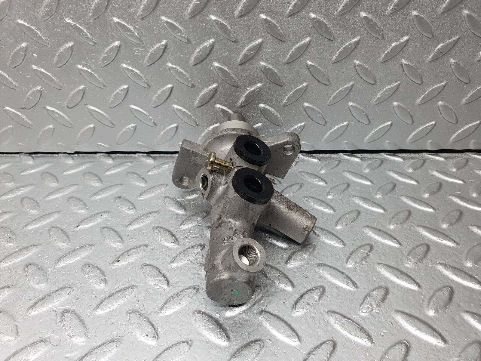41790 Mercedes-Benz W202 C200 Brake Master Cylinder Lucas