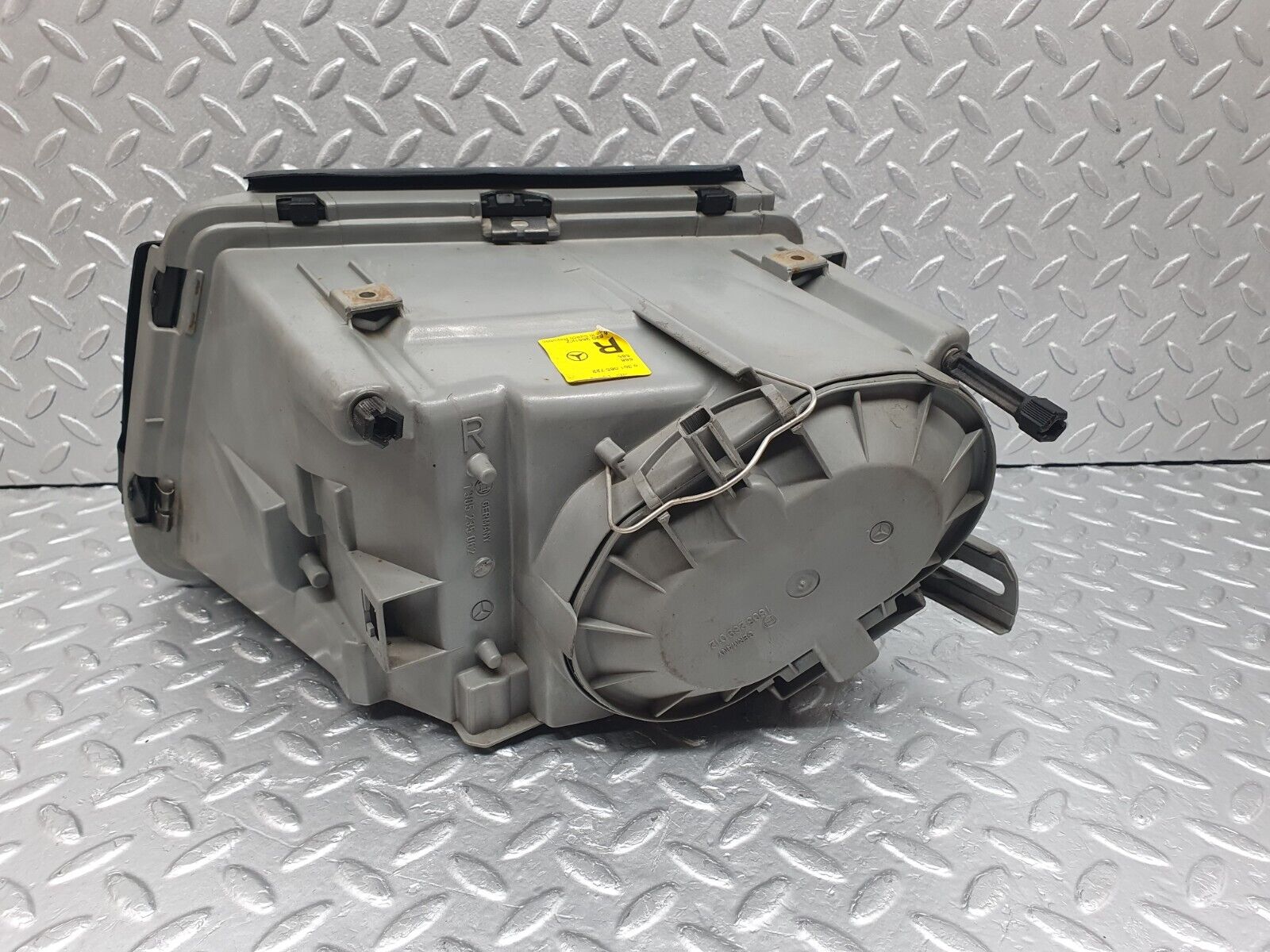 43619 Mercedes-Benz C126 380SEC Coupe Headlight Right Bosch 1268203661 0301065722 1305620484