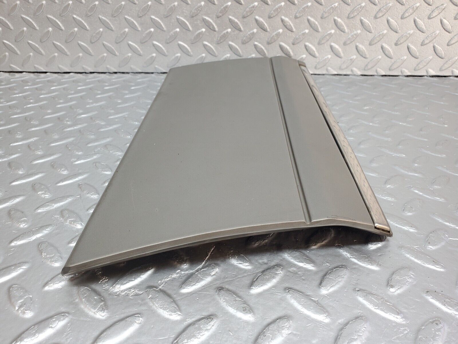 45703 Mercedes-Benz W126 420SE Front Left Fender Wing Moulding Trim 1266903540