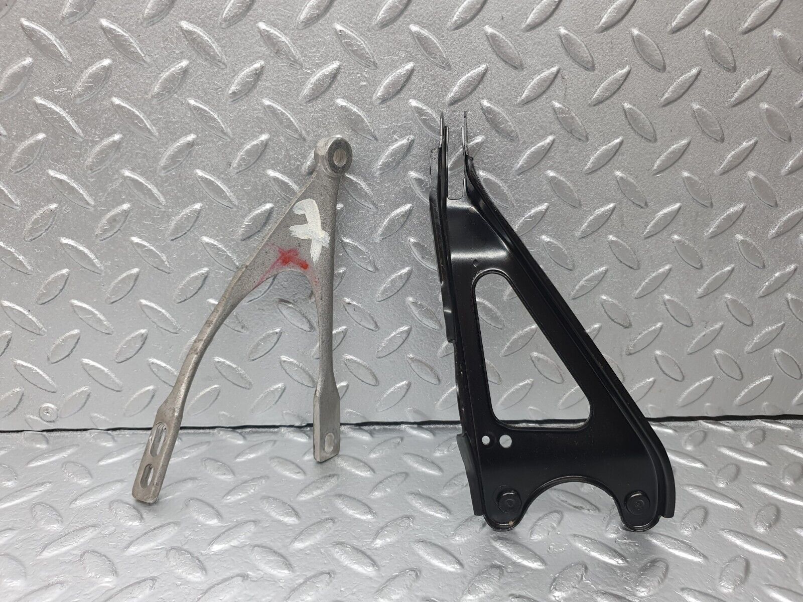 42783 Mercedes-Benz W201 190 2.0L Steering Column Bracket