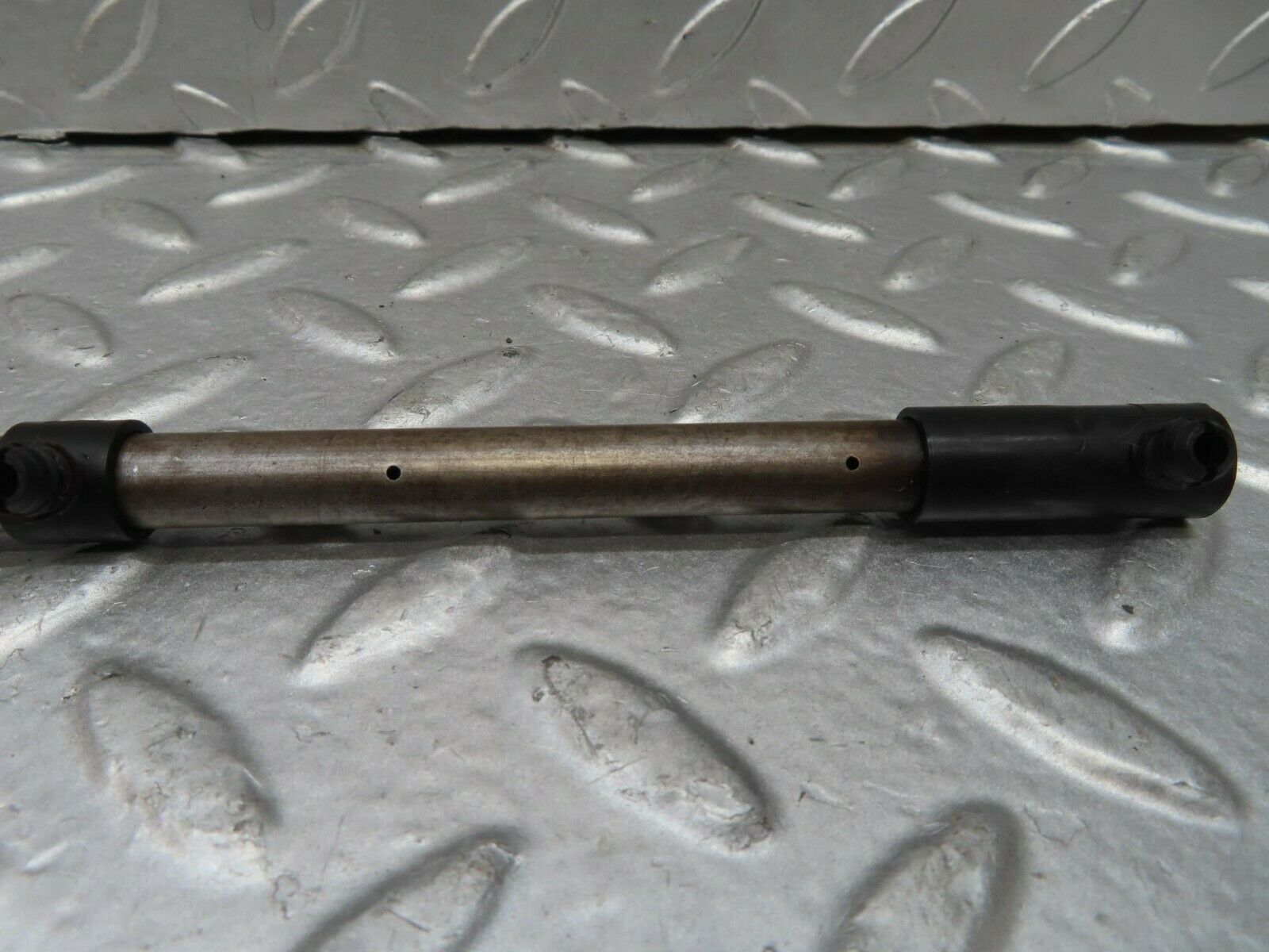 15684 Mercedes-Benz 1979 R107 450SL Camshaft Oil Tube