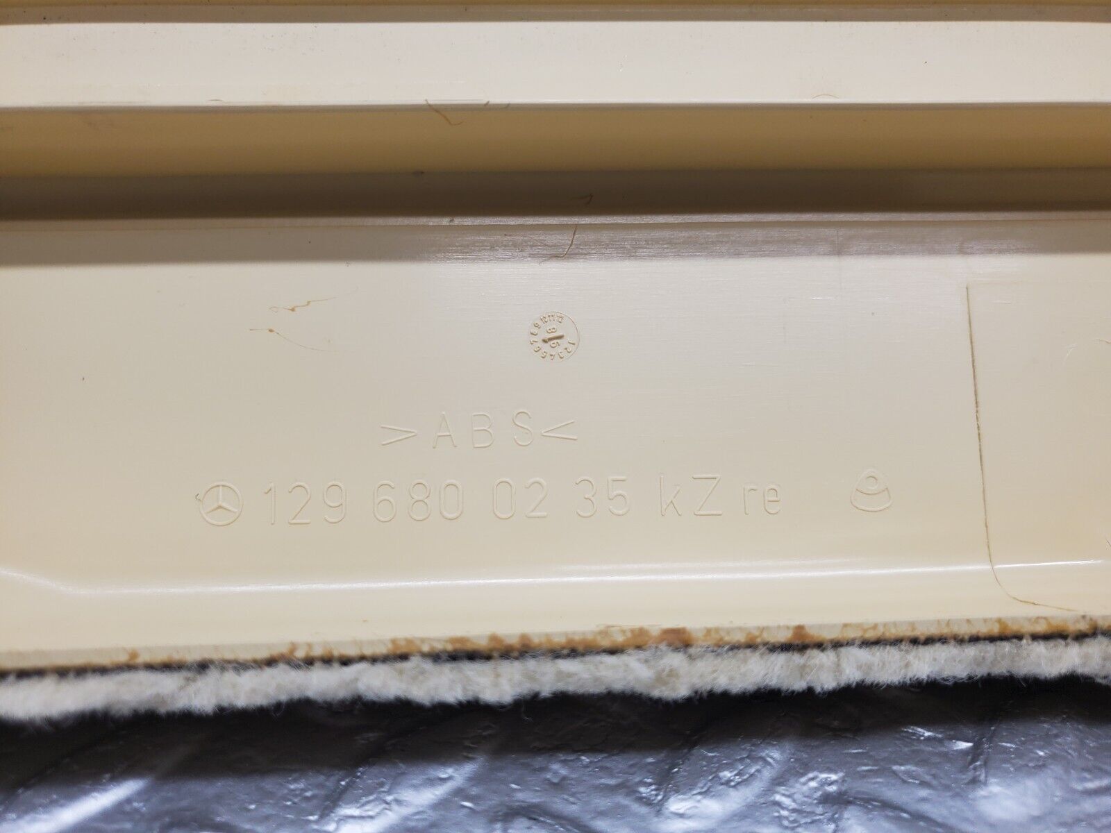 46815 Mercedes-Benz R129 320SL Coupe Right Door Sill Trim Beige 1296800235