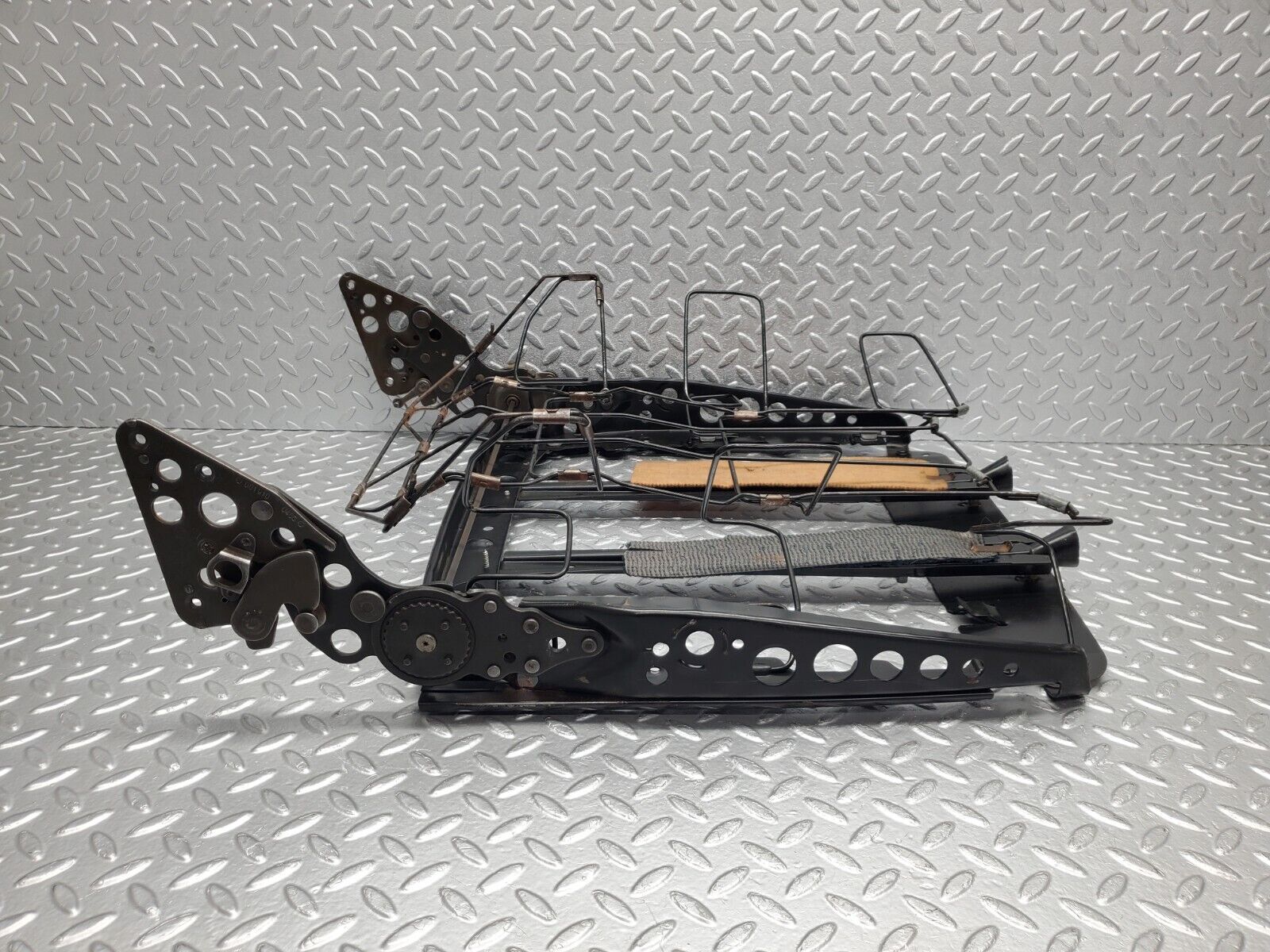 46682 Mercedes-Benz C123 280CE Coupe Front Right Seat Backrest